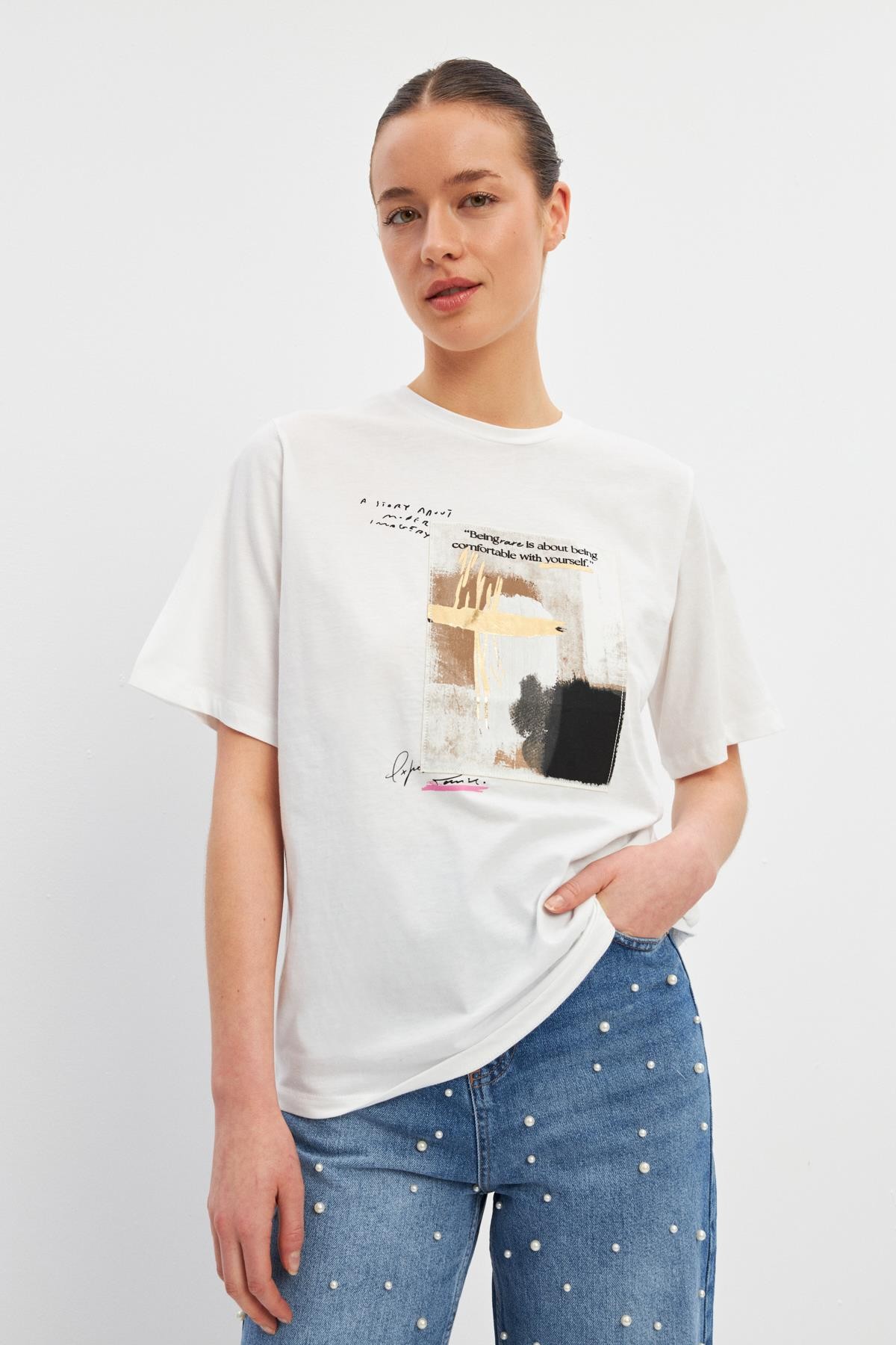 Ekru Baskı Detaylı Basic Bisiklet Yaka T-Shirt Kadın T-Shirt modelleri