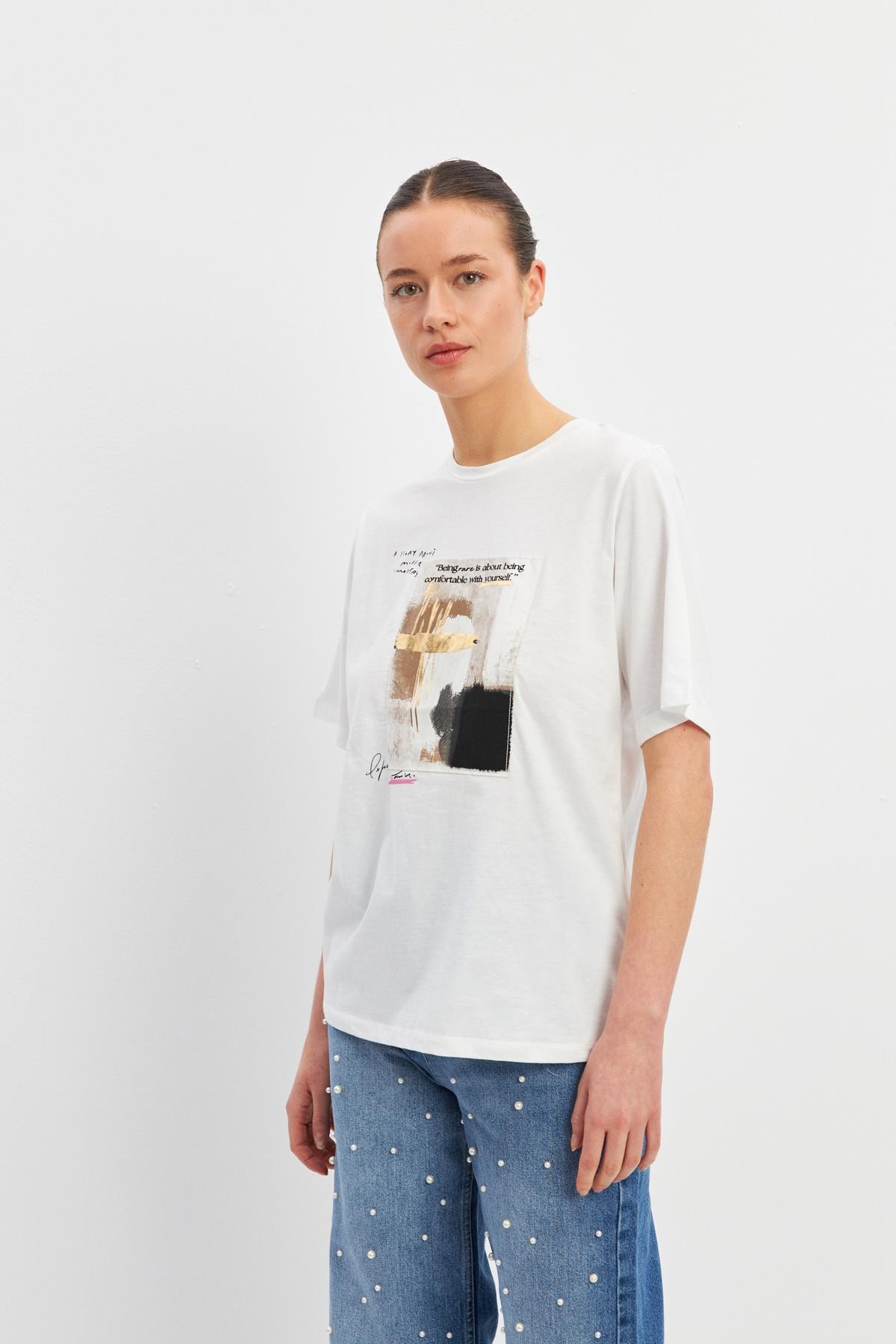 Ekru Baskı Detaylı Basic Bisiklet Yaka T-Shirt Kadın T-Shirt modelleri