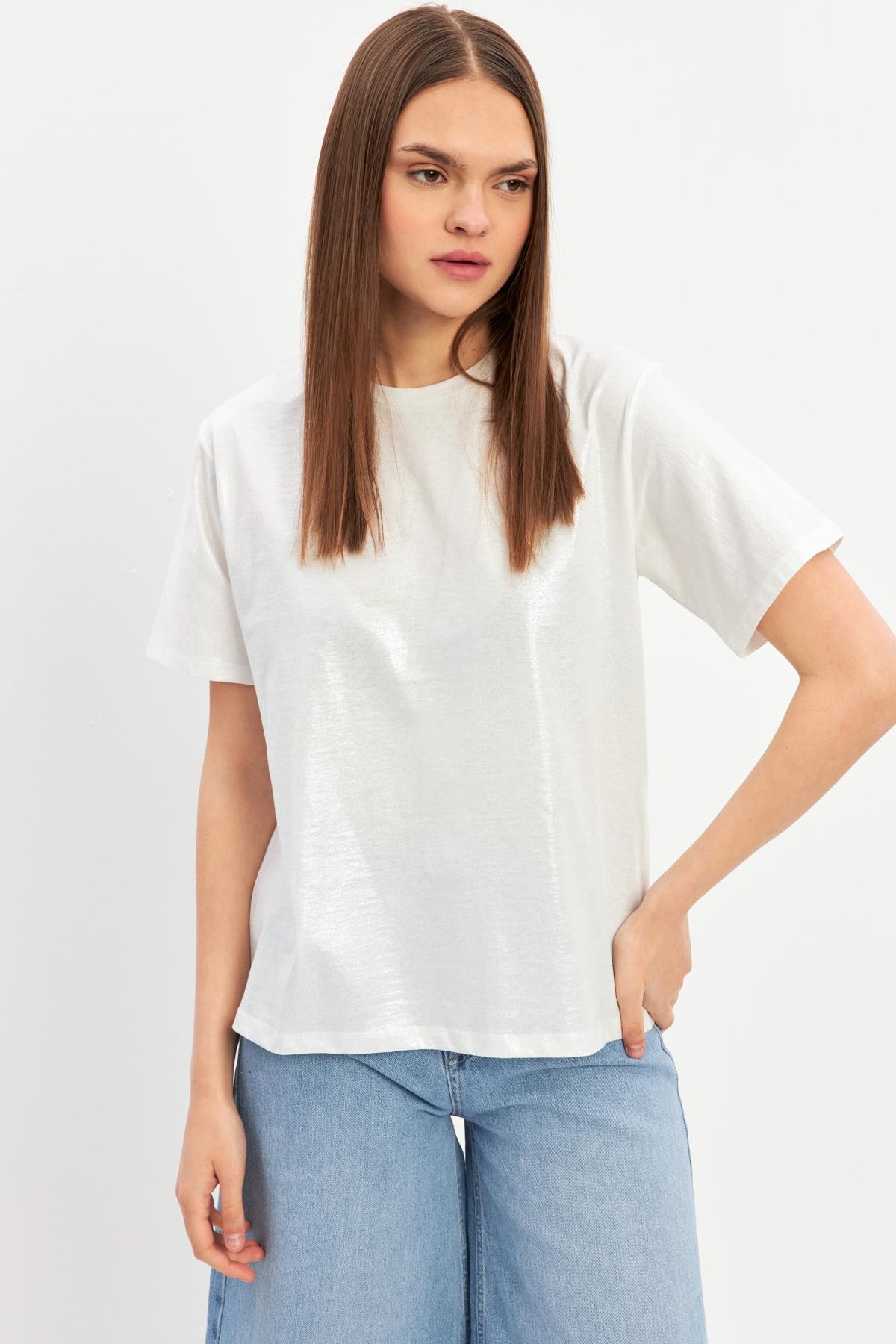 Ekru Bisiklet Yaka Basic T-Shirt Kadın T-Shirt modelleri
