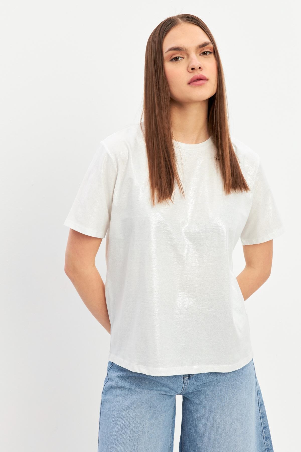Ekru Bisiklet Yaka Basic T-Shirt Kadın T-Shirt modelleri
