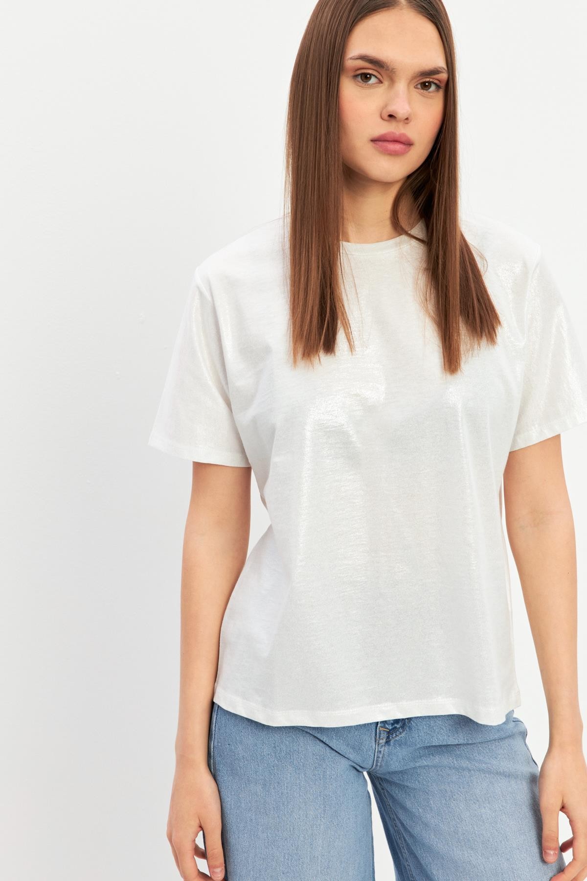 Ekru Bisiklet Yaka Basic T-Shirt Kadın T-Shirt modelleri