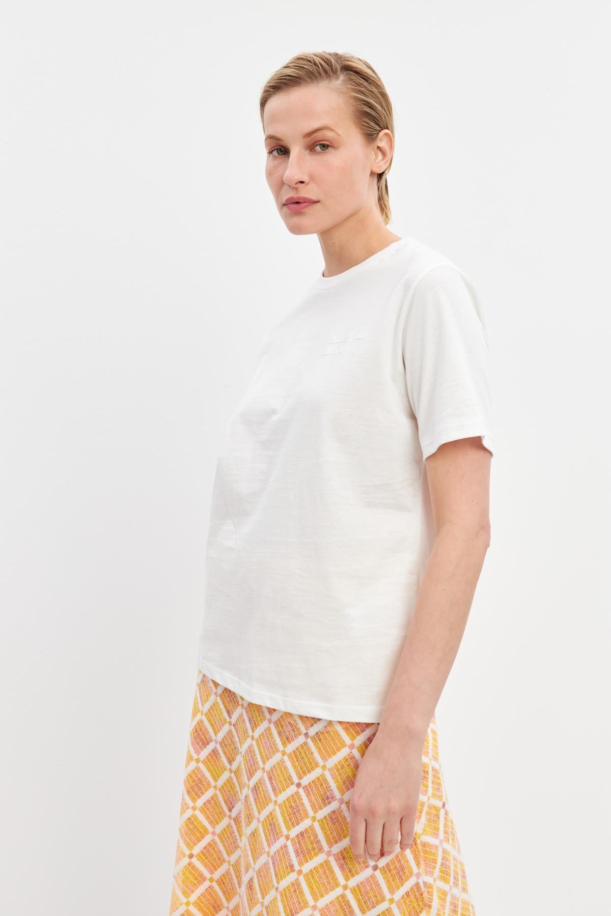 Ekru Bisiklet Yaka Mini Baskı Detaylı Basic T-Shirt Kadın Kategorisiz modelleri