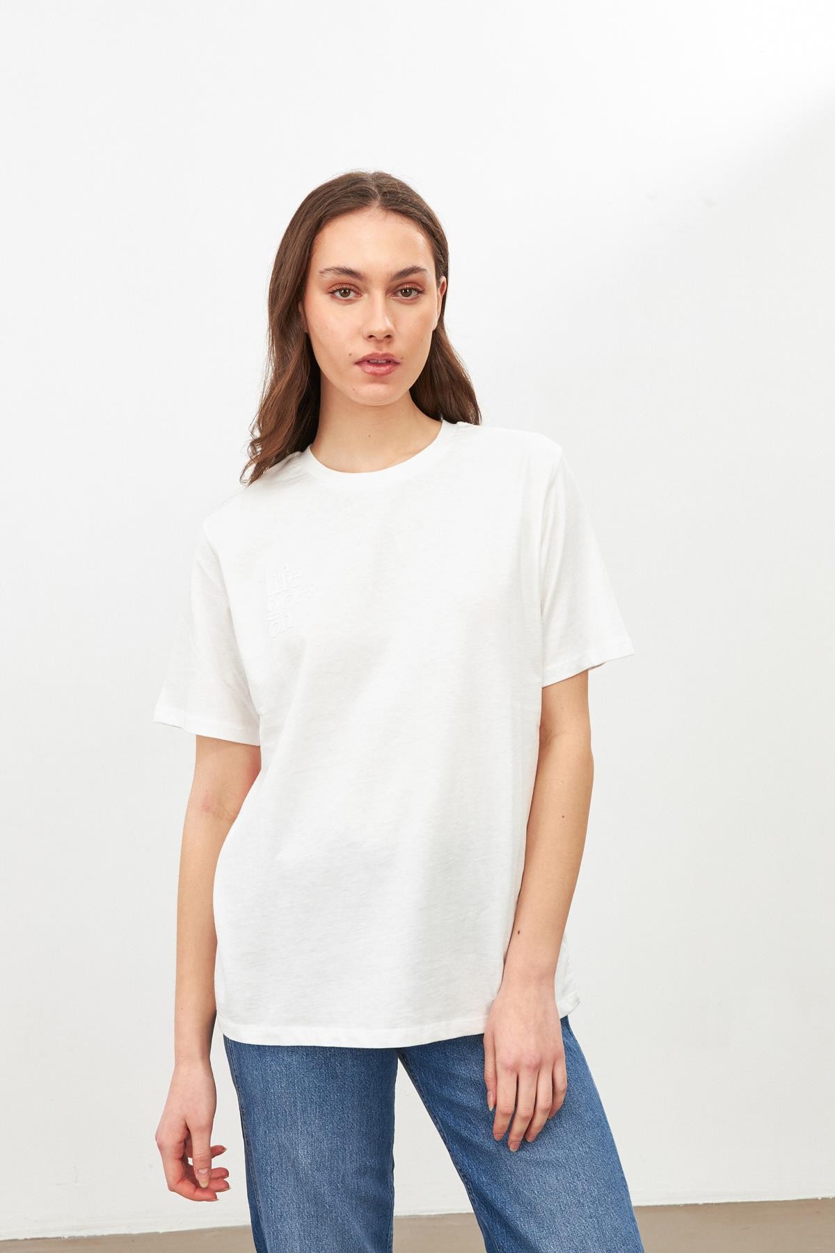 Ekru Bisiklet Yaka Oversize Kısa Kollu T-Shirt Kadın T-Shirt modelleri