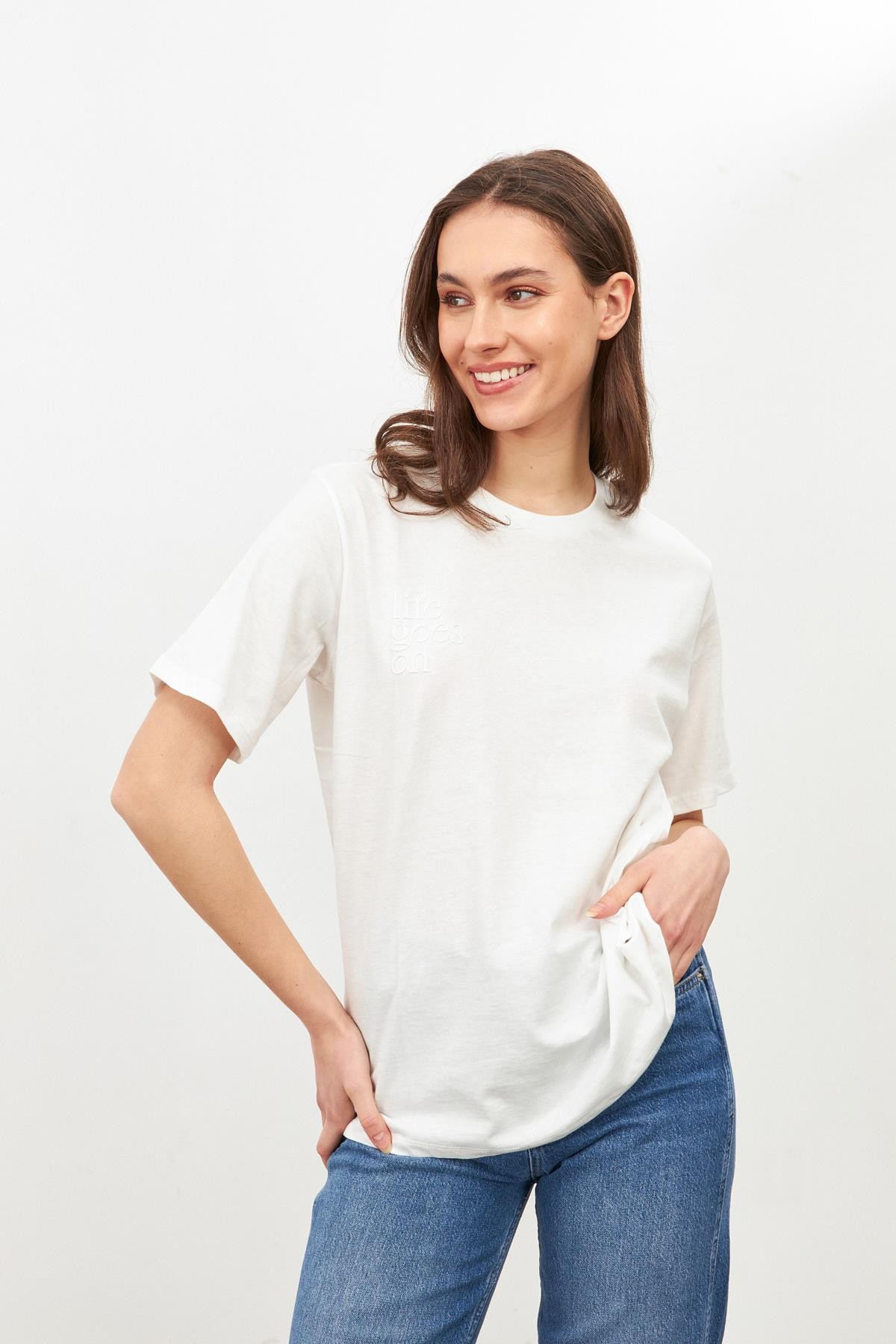 Ekru Bisiklet Yaka Oversize Kısa Kollu T-Shirt Kadın T-Shirt modelleri