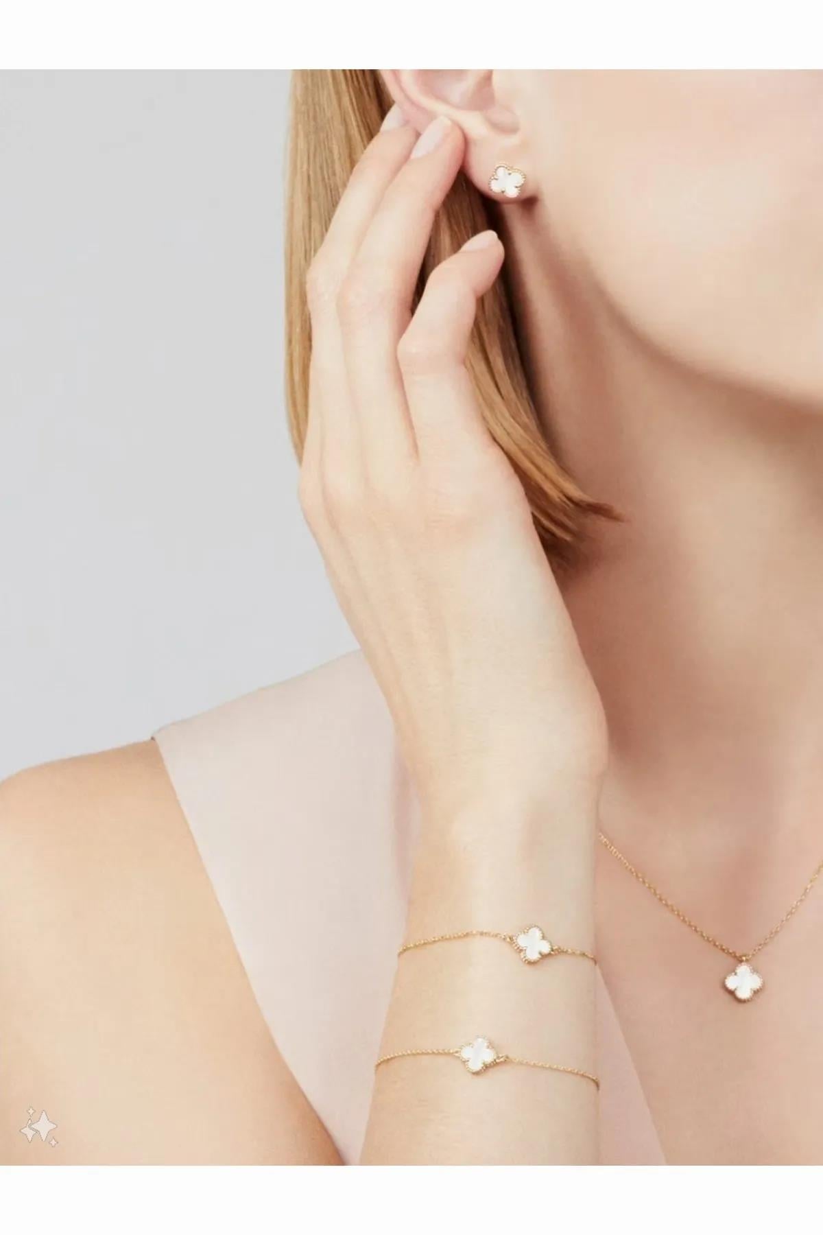 Kırık Beyaz Van Cleef Çelik Vintage Alhambra Model Beyaz Mineli Altın Zincir Tek Motif İthal Kolye Kadın Kategorisiz modelleri