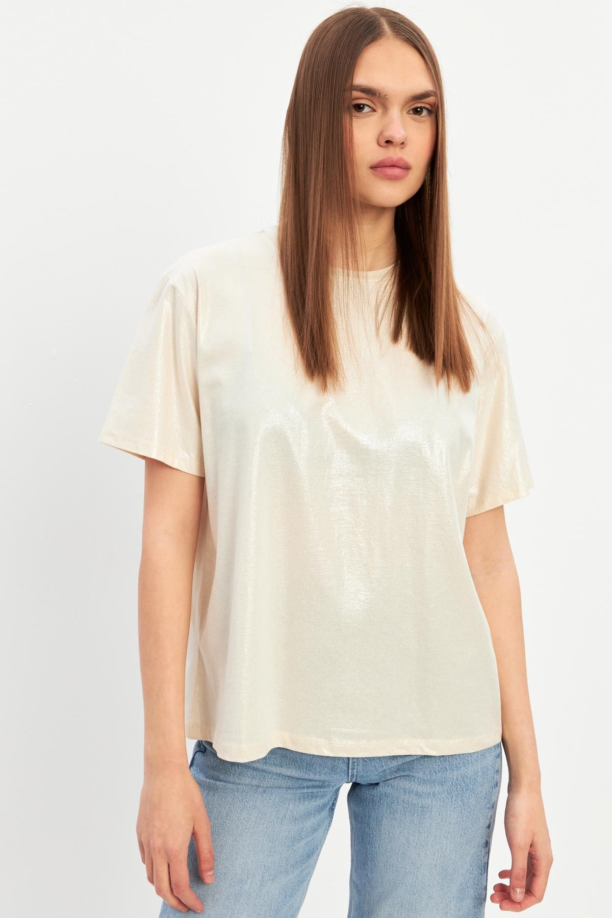 Krem Bisiklet Yaka Basic T-Shirt Kadın T-Shirt modelleri