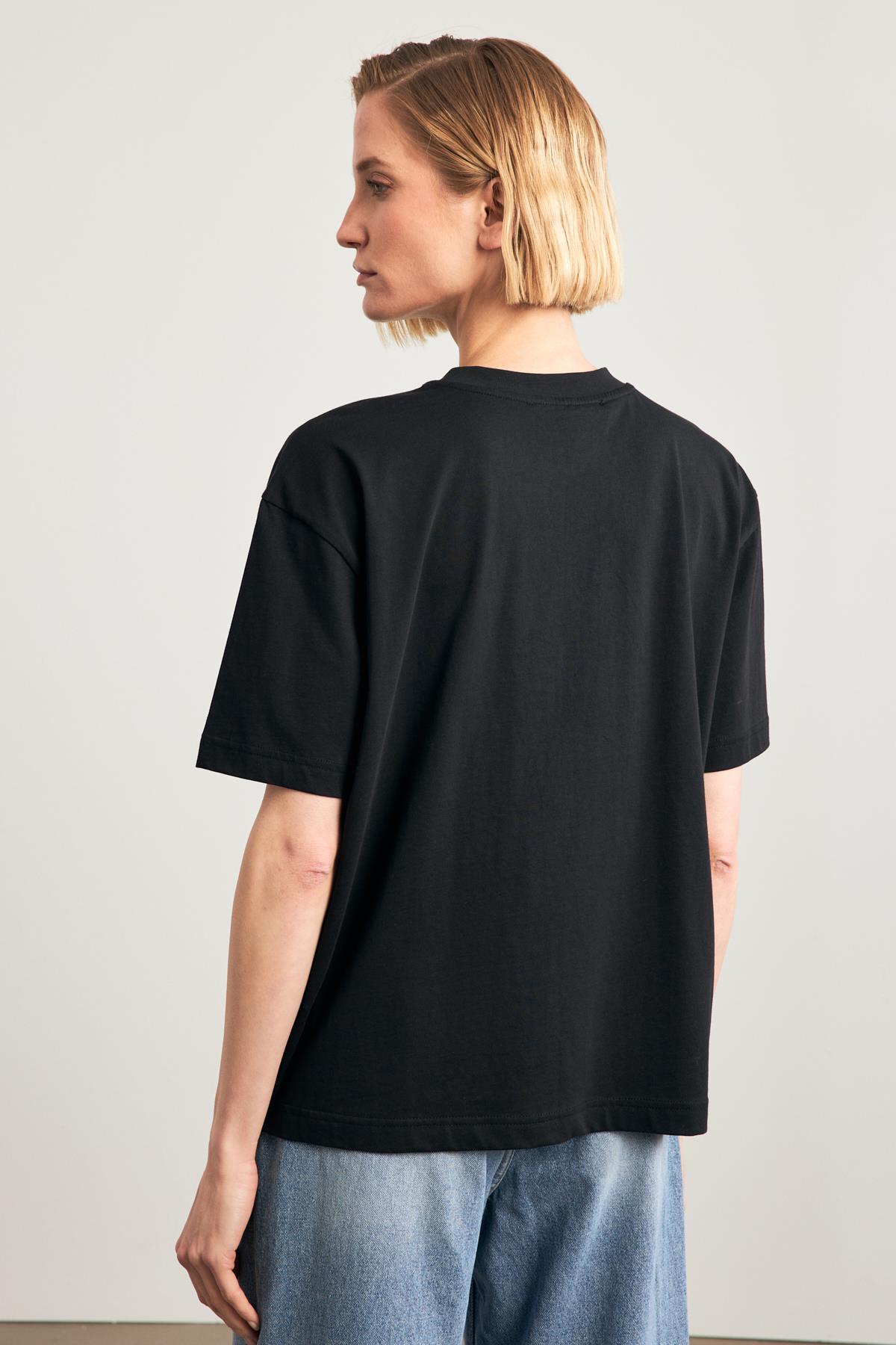 Siyah Baskı Detaylı Bisiklet Yaka Kısa Kollu T-Shirt Kadın T-Shirt modelleri