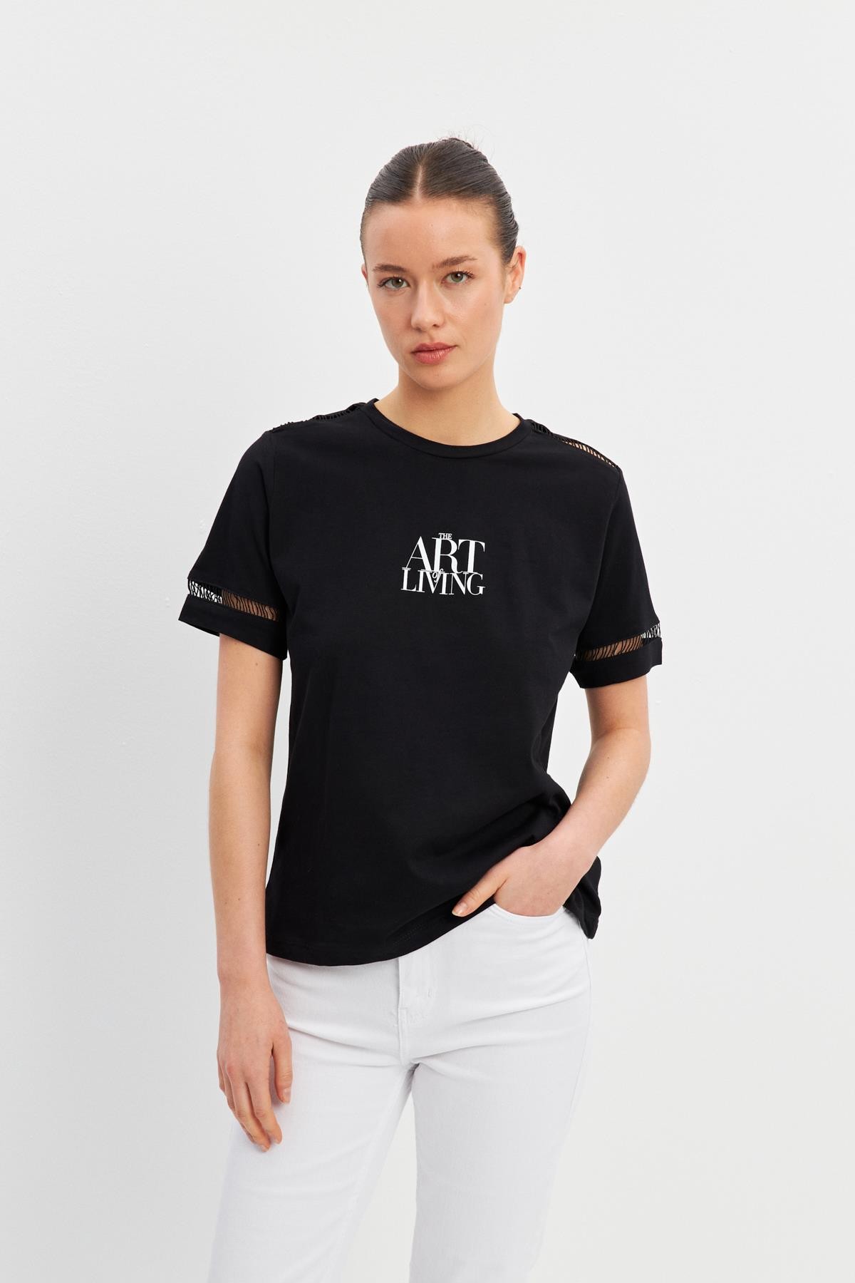 Siyah Baskılı Kol Ve Omuzda Örme Detaylı Bisiklet Yaka T-Shirt Kadın T-Shirt modelleri