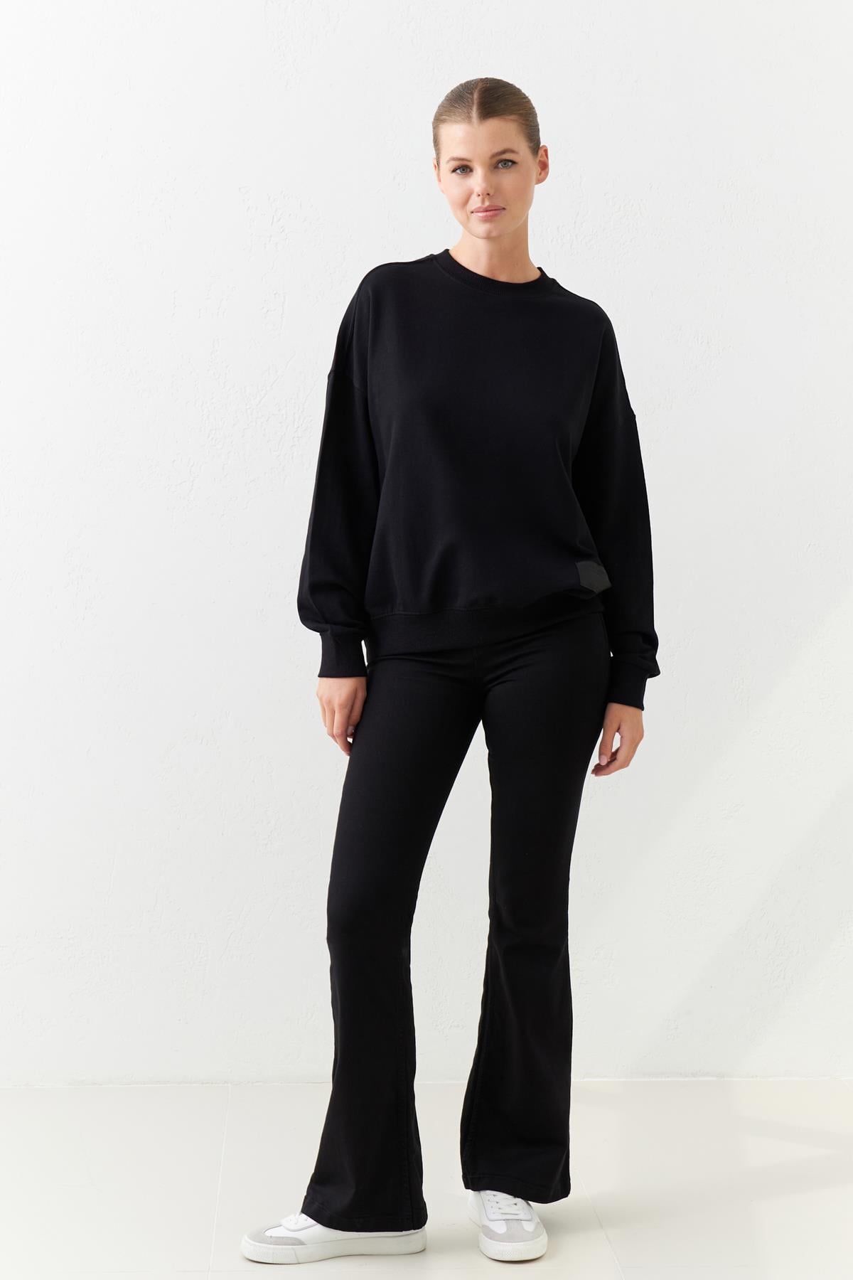 Siyah Bisiklet Yaka Mini Baskı Detaylı Uzun Kollu Sweatshirt  Kadın Kategorisiz modelleri