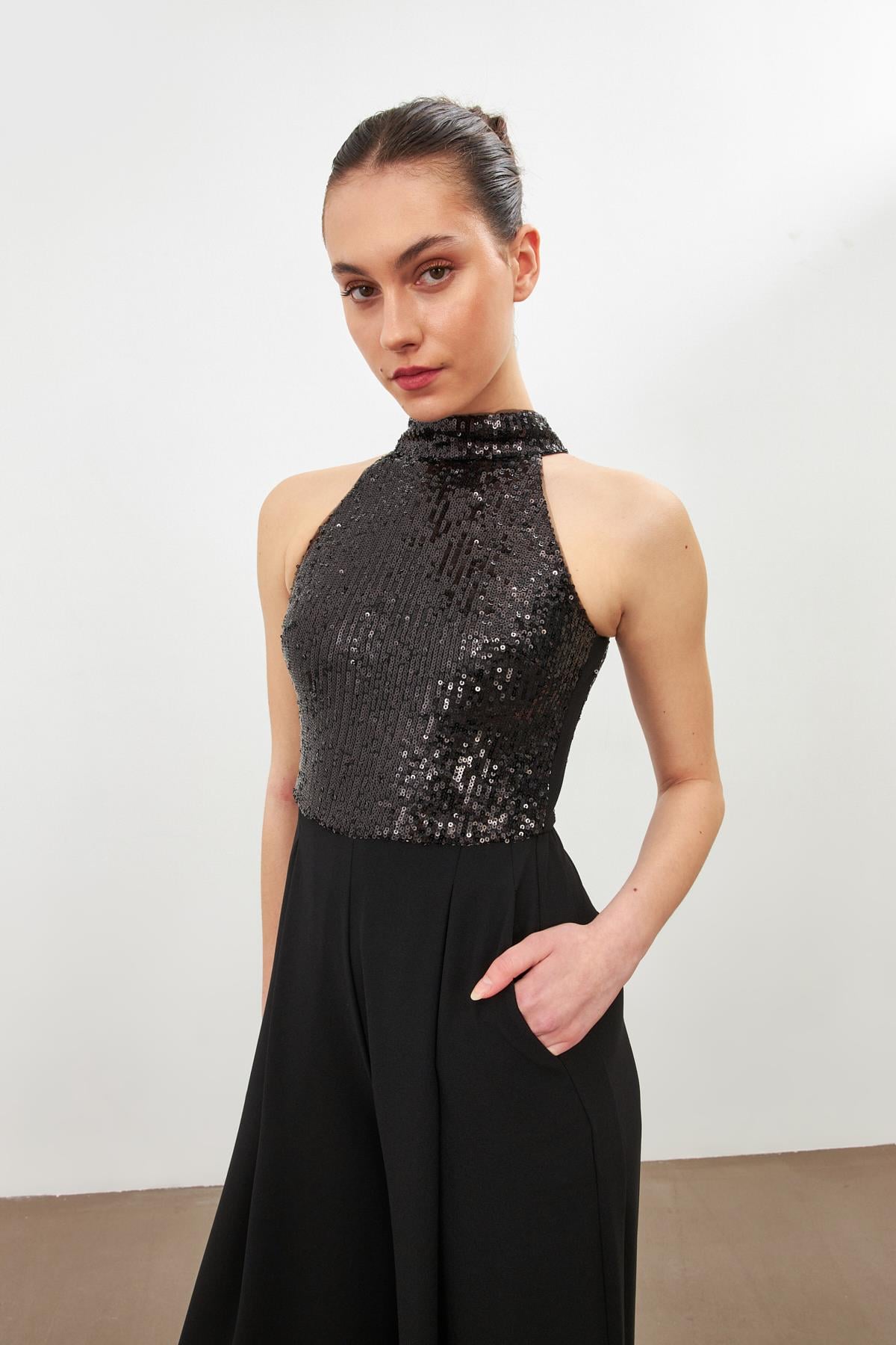 Siyah Payet Detaylı Dik Yaka Tulum Kadın Tulum modelleri