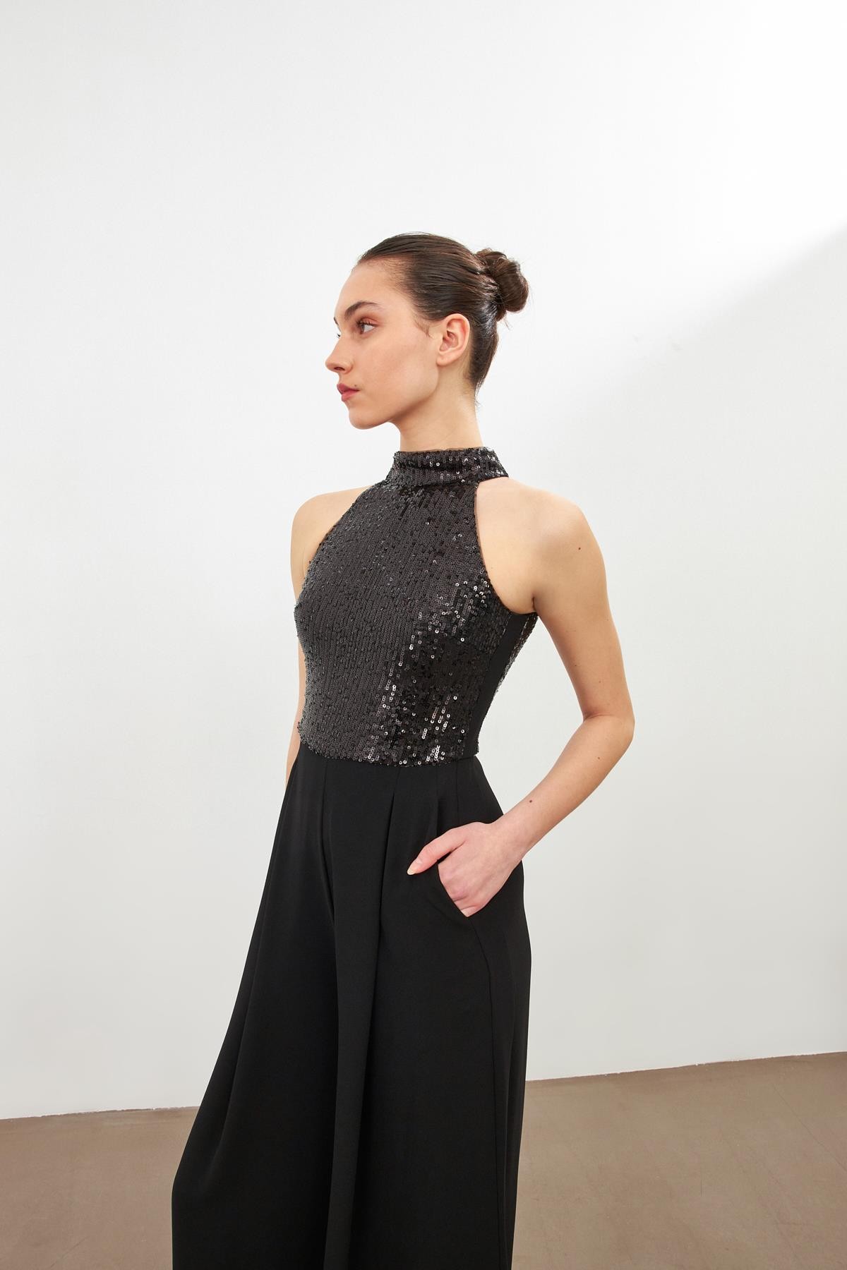 Siyah Payet Detaylı Dik Yaka Tulum Kadın Tulum modelleri