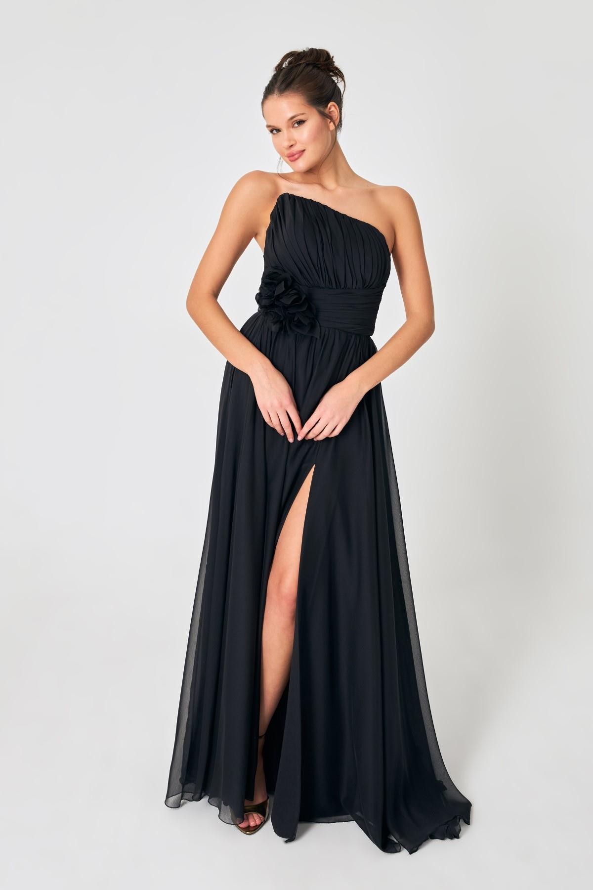 Siyah Tek Omuz Drape Ve Gül Detaylı Yırtmaçlı Abiye Elbise Kadın Kategorisiz modelleri