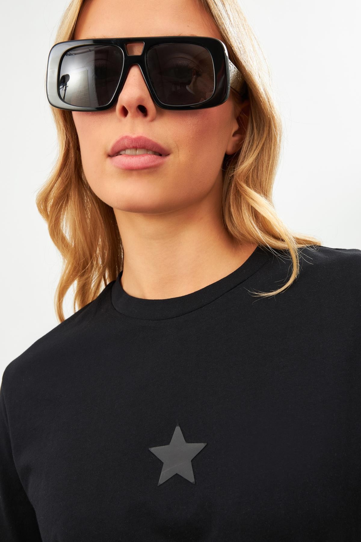 Siyah Yıldız Detaylı Basic T-Shirt Kadın T-Shirt modelleri