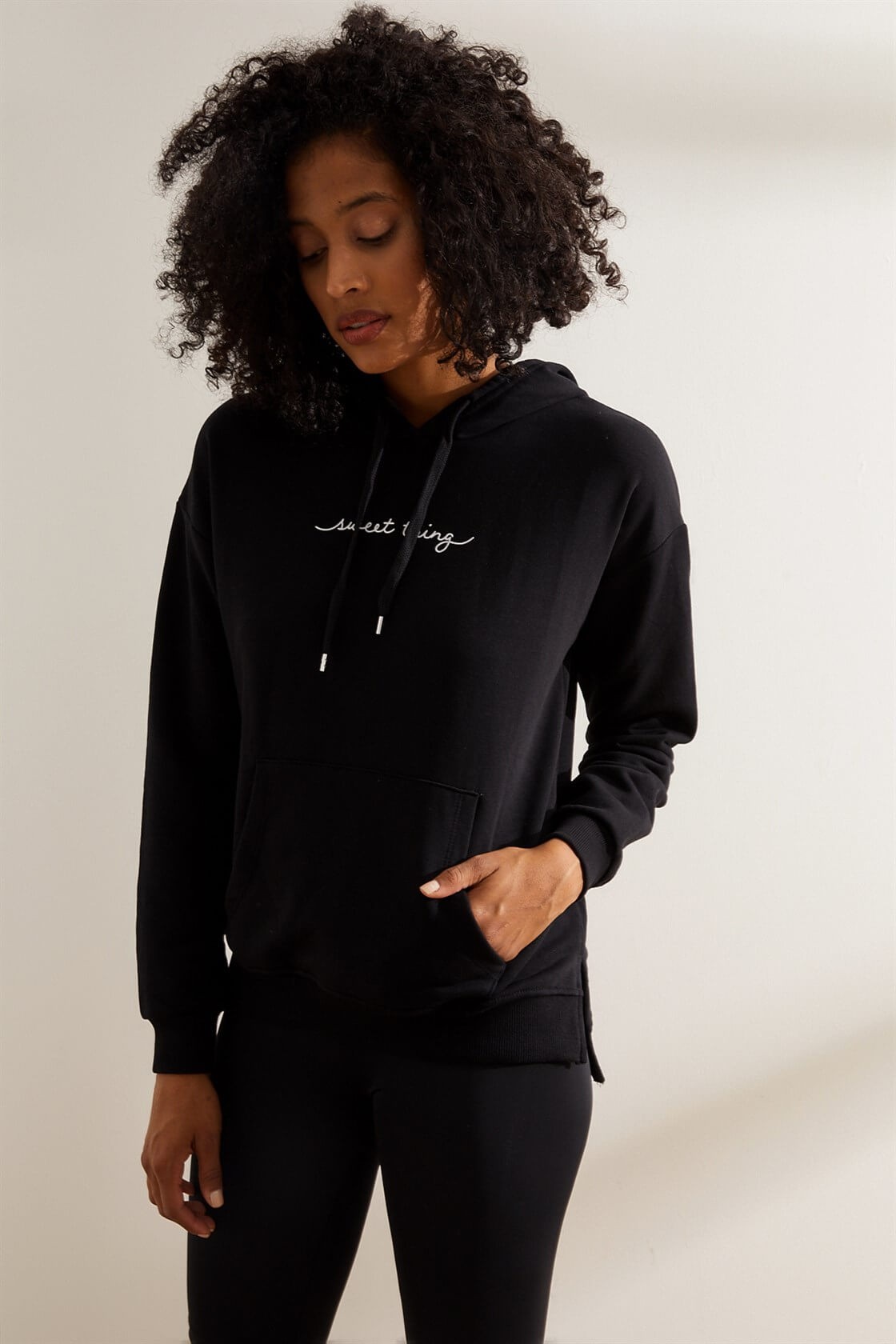 Siyah Kapüşonlu Cepli SweatshirtST060W7206801
