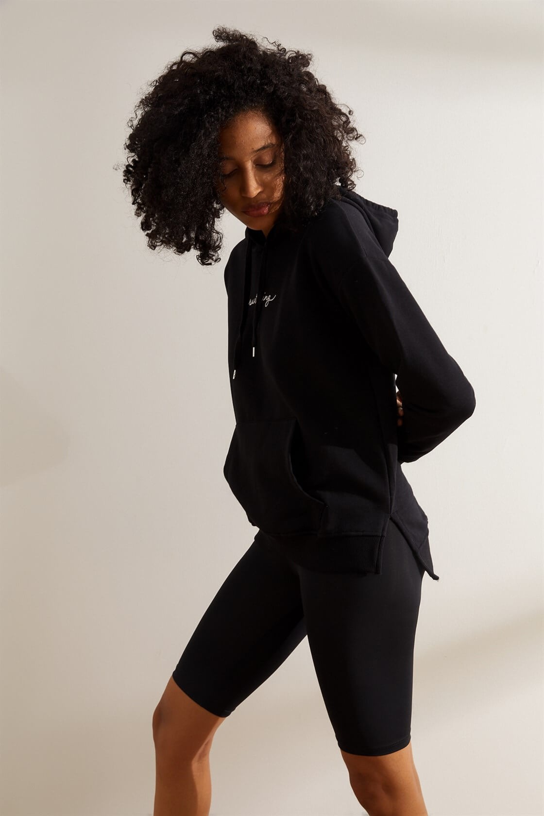 Siyah Kapüşonlu Cepli SweatshirtST060W7206801