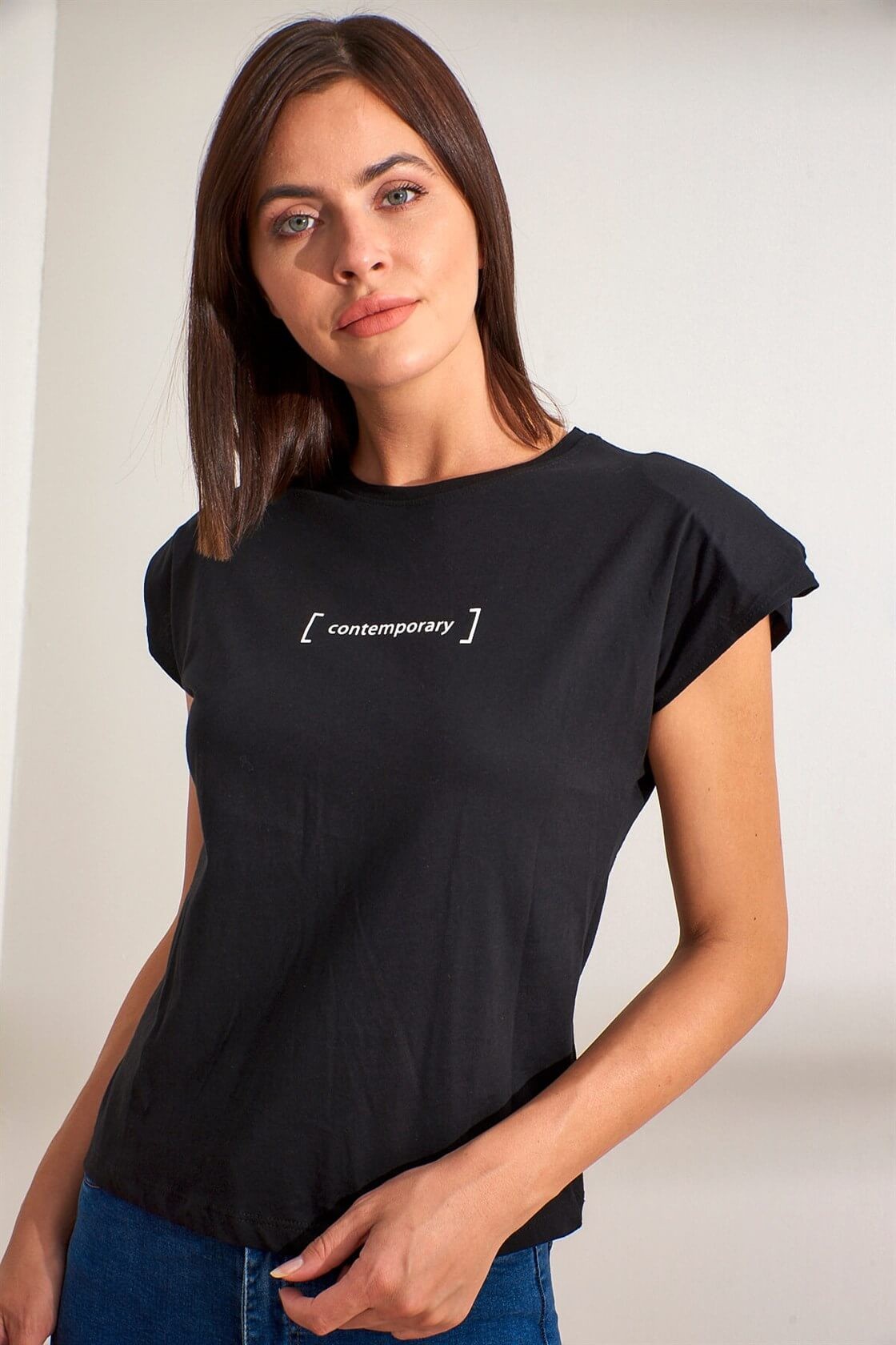 Siyah Omuzları Vatkalı Baskılı T-ShirtST050S7114501