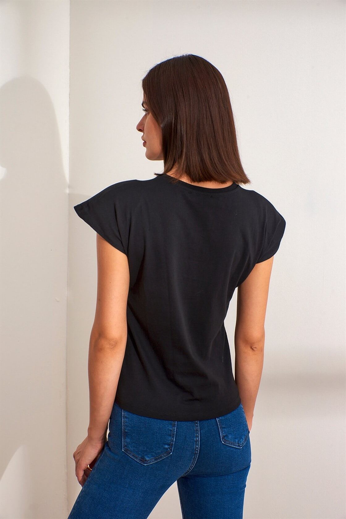 Siyah Omuzları Vatkalı Baskılı T-ShirtST050S7114501