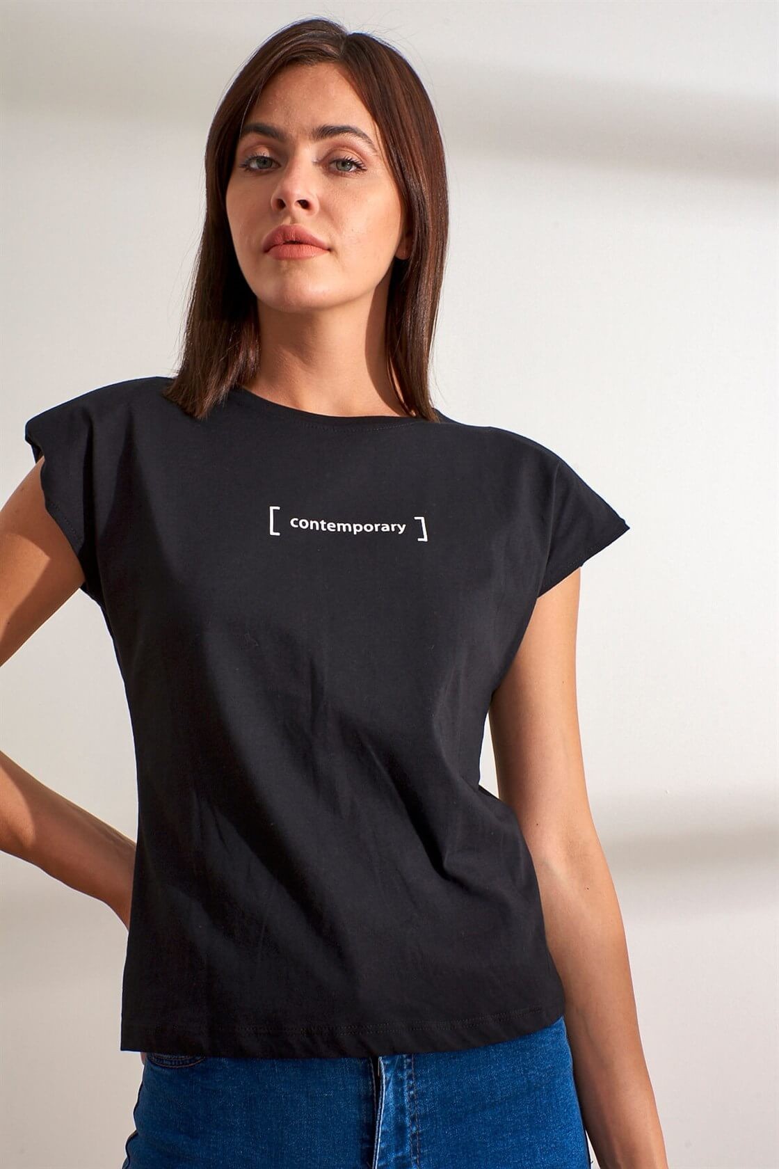 Siyah Omuzları Vatkalı Baskılı T-ShirtST050S7114501