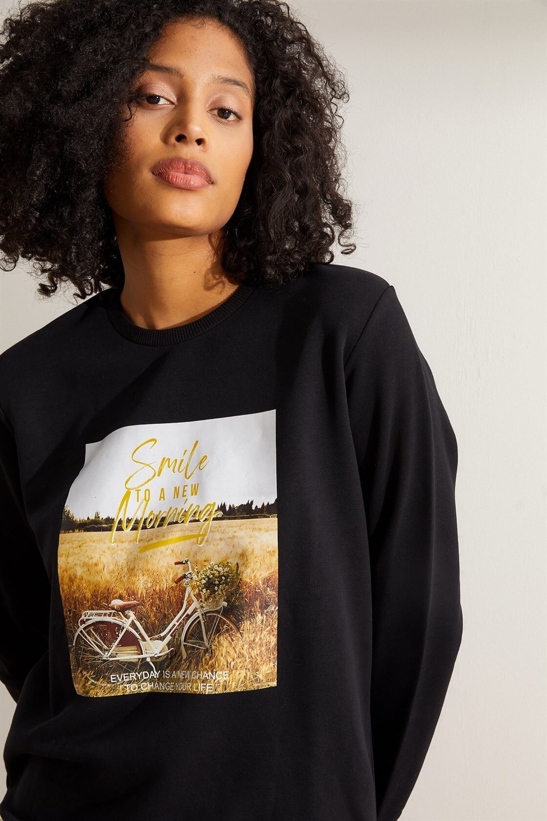 Siyah Önü Baskılı SweatshirtST060W7207101