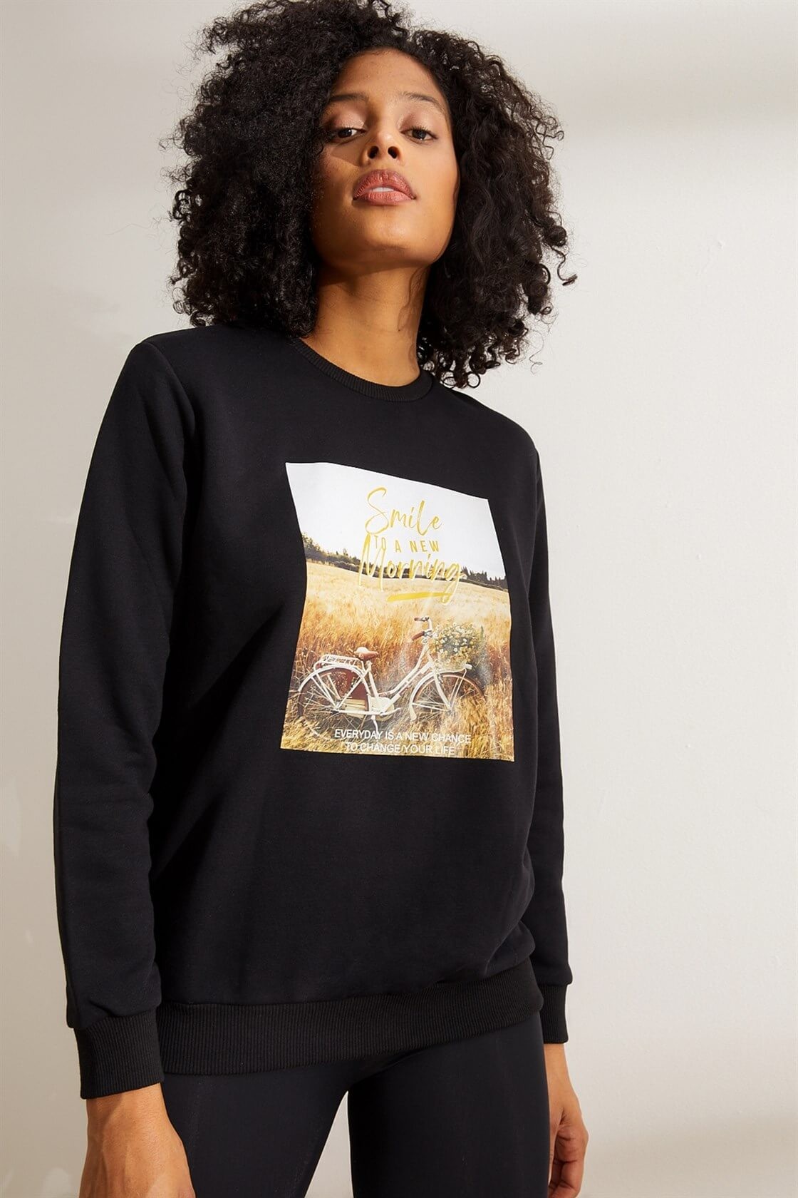 Siyah Önü Baskılı SweatshirtST060W7207101
