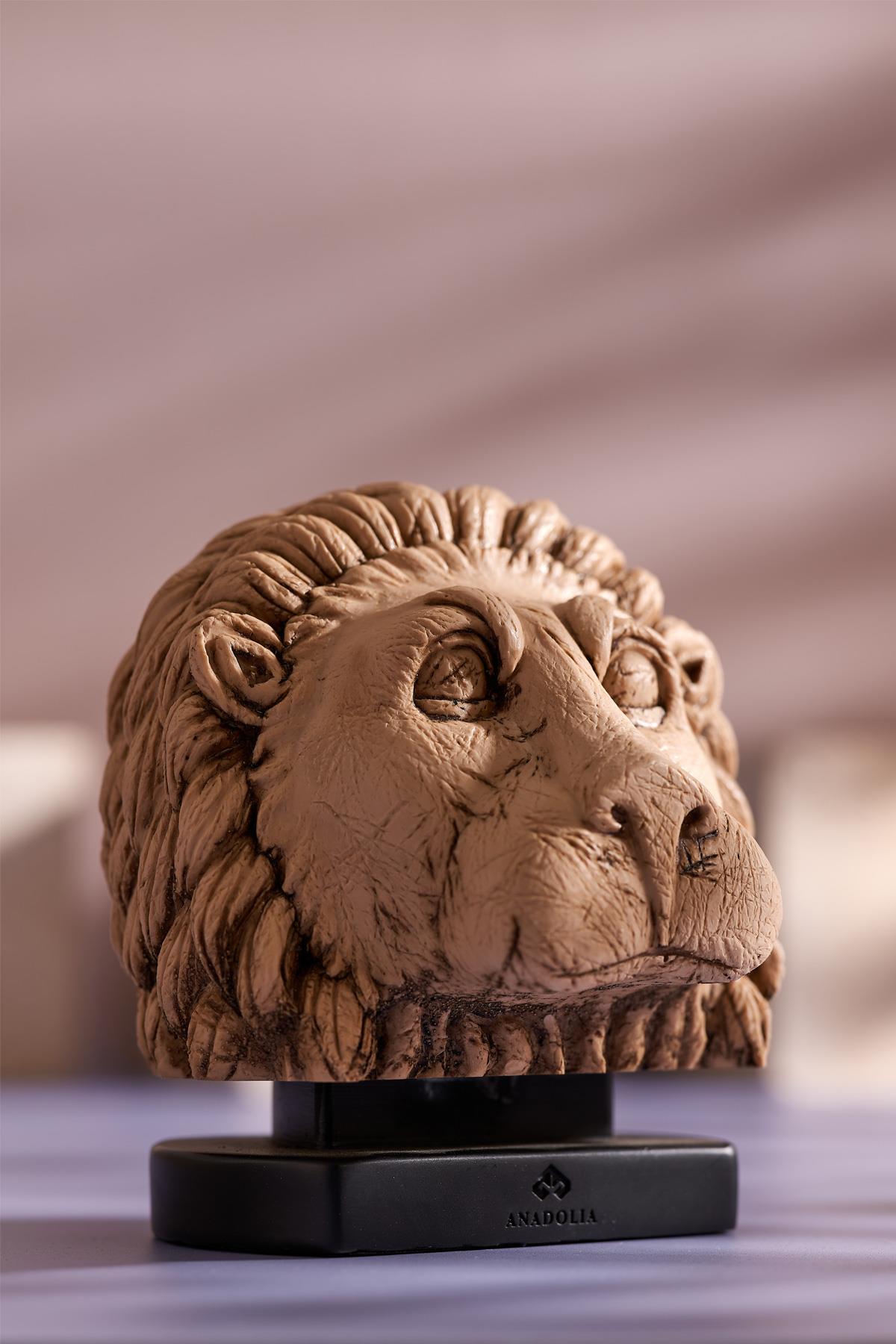 Nemrut Aslan Başı Heykeli