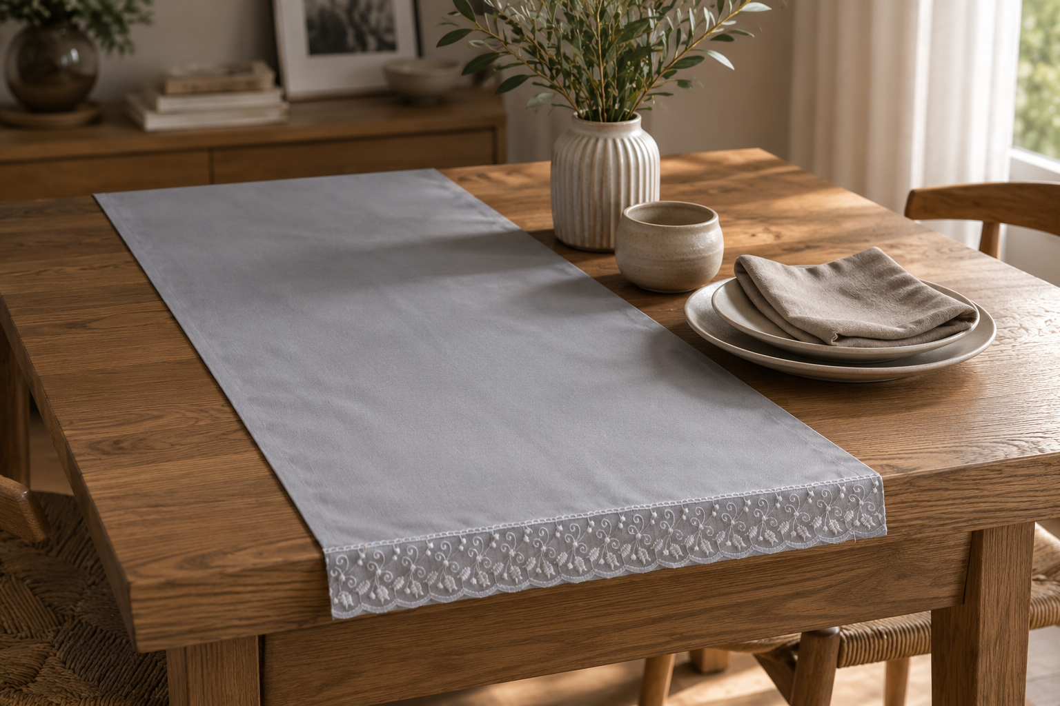 Lale Fransız Dantelli Kumaş Runner