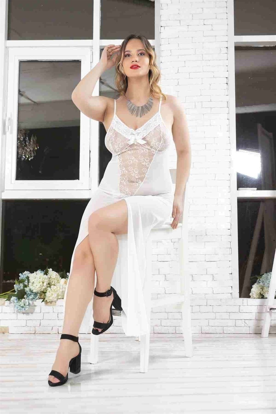 Bella Notte Büyük Beden Beyaz Yırtmaçlı Dekolteli Uzun Tül Gecelik 1508