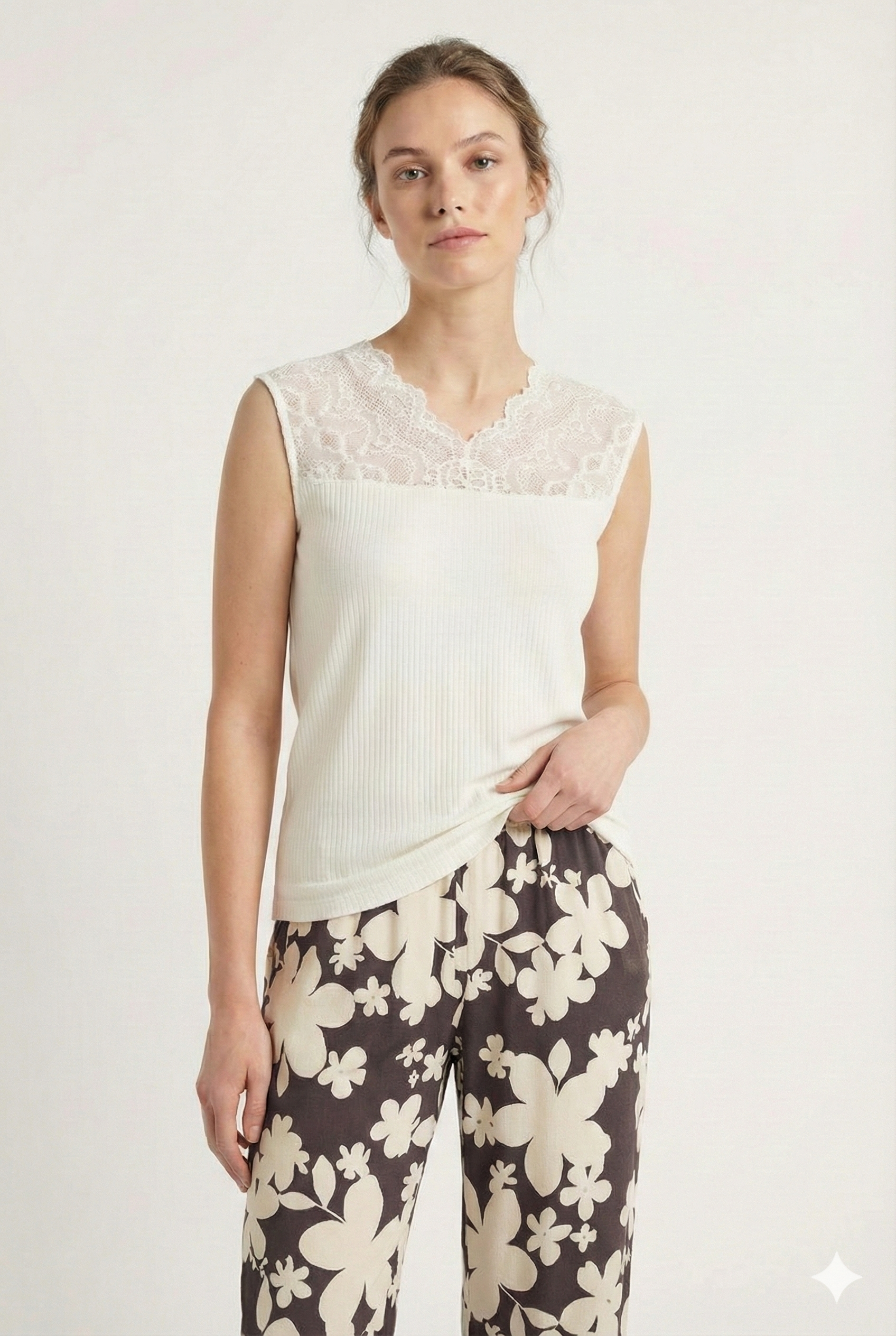 Dahlia Kapalı V Yaka Atlet Off White