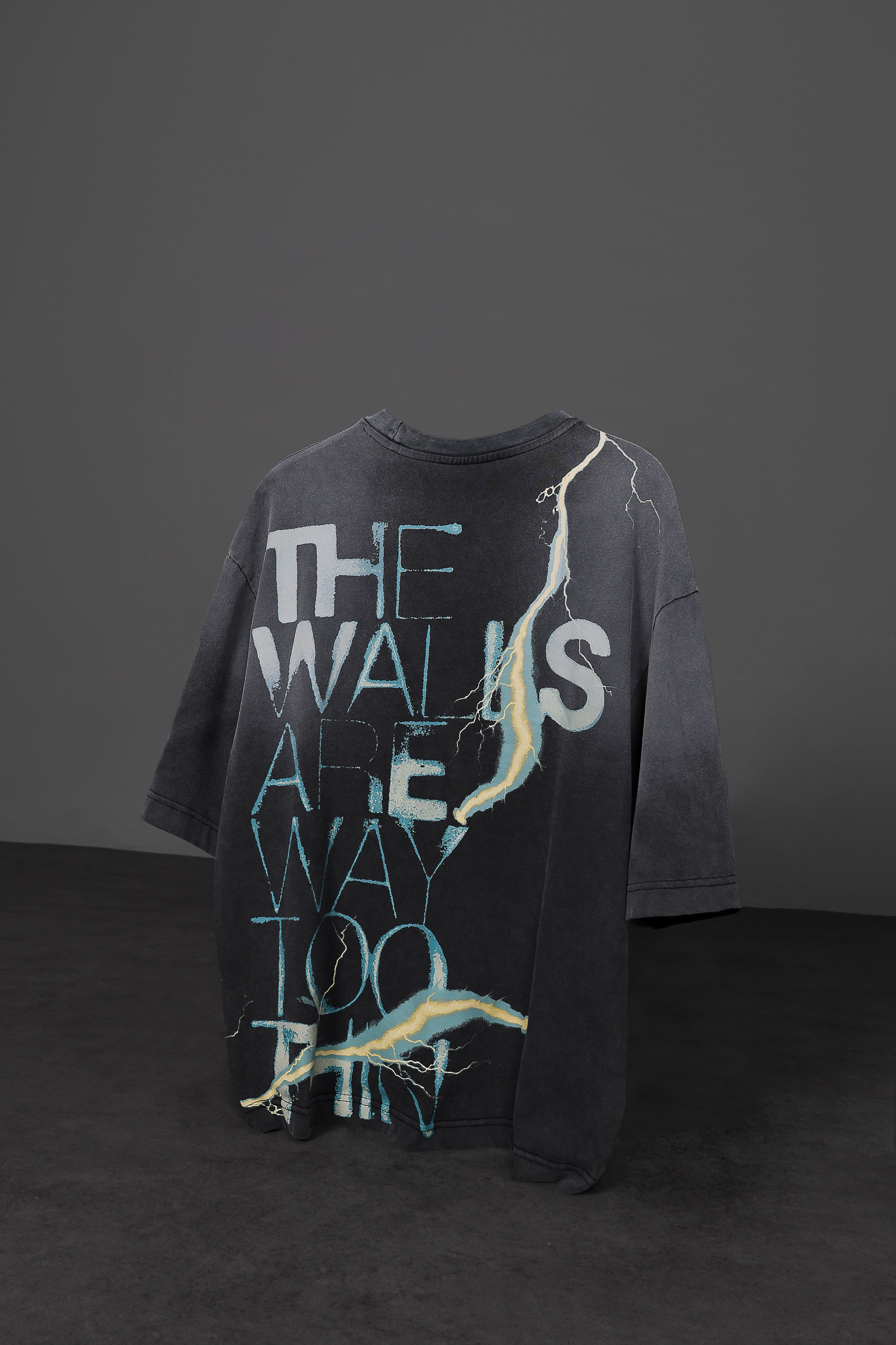 Erkek Antrasit The Walls Oversize Yıkama Efektli Tshirt