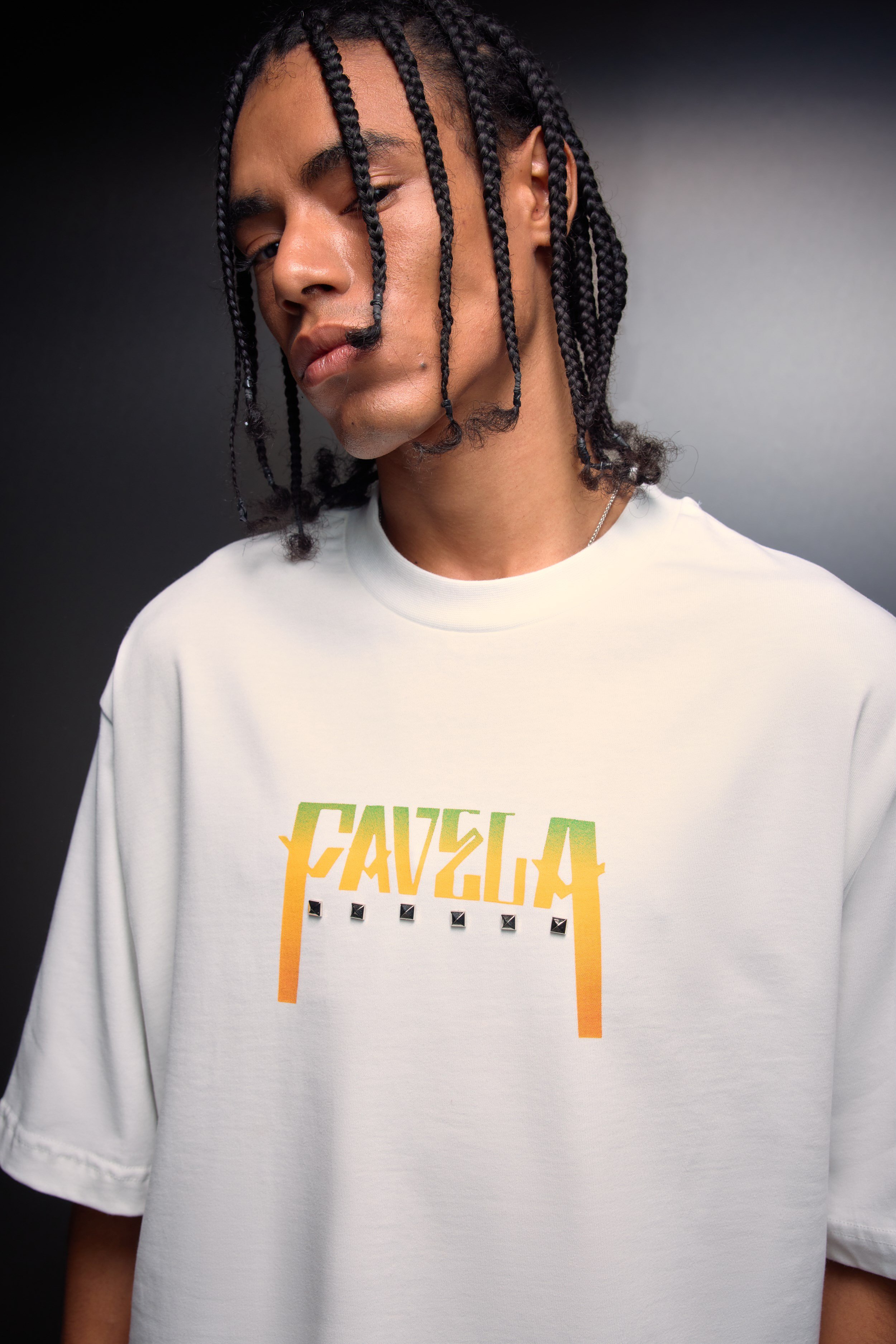 Erkek Beyaz Favela Baskılı Zımbalı Box Fit Tshirt