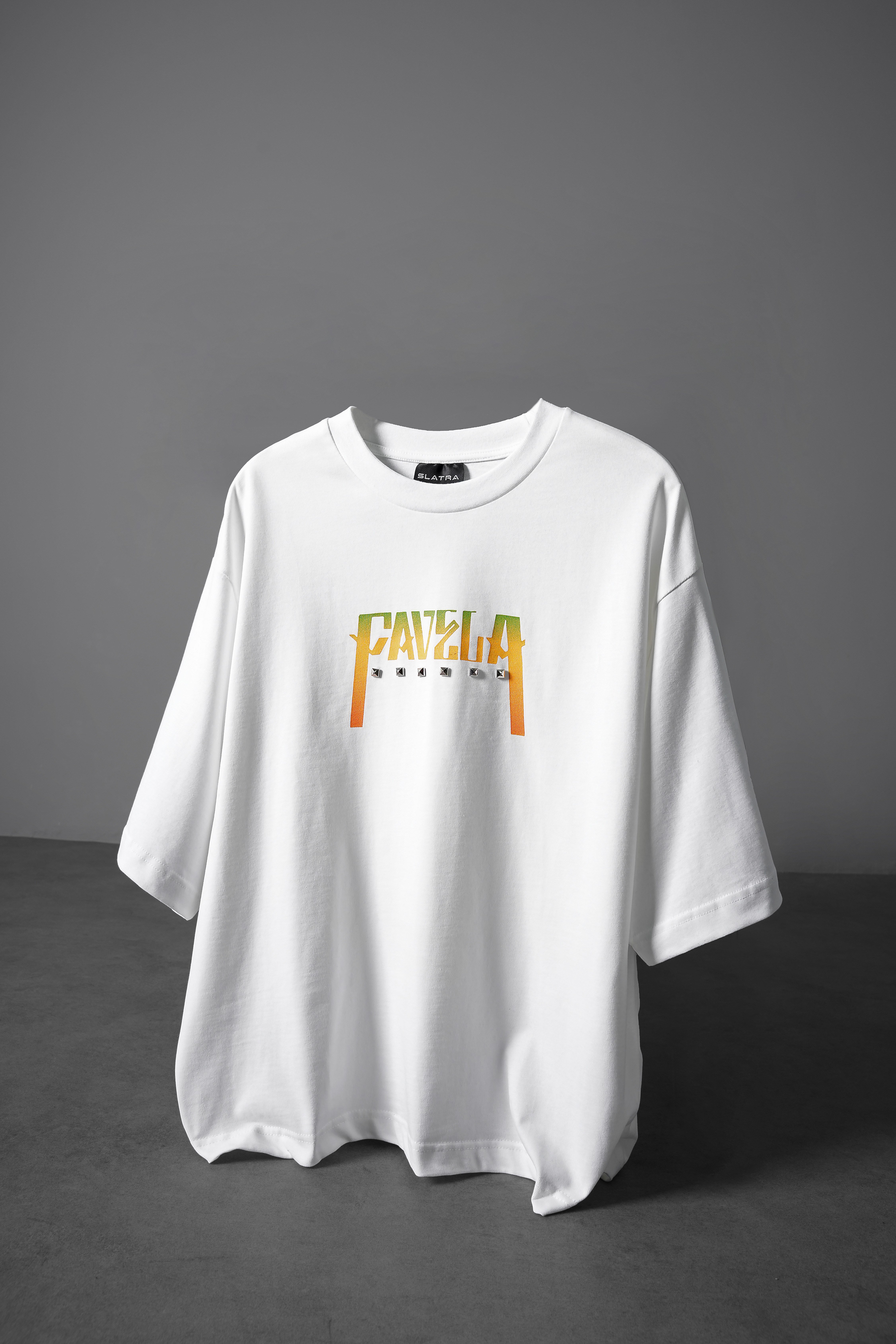 Erkek Beyaz Favela Baskılı Zımbalı Box Fit Tshirt