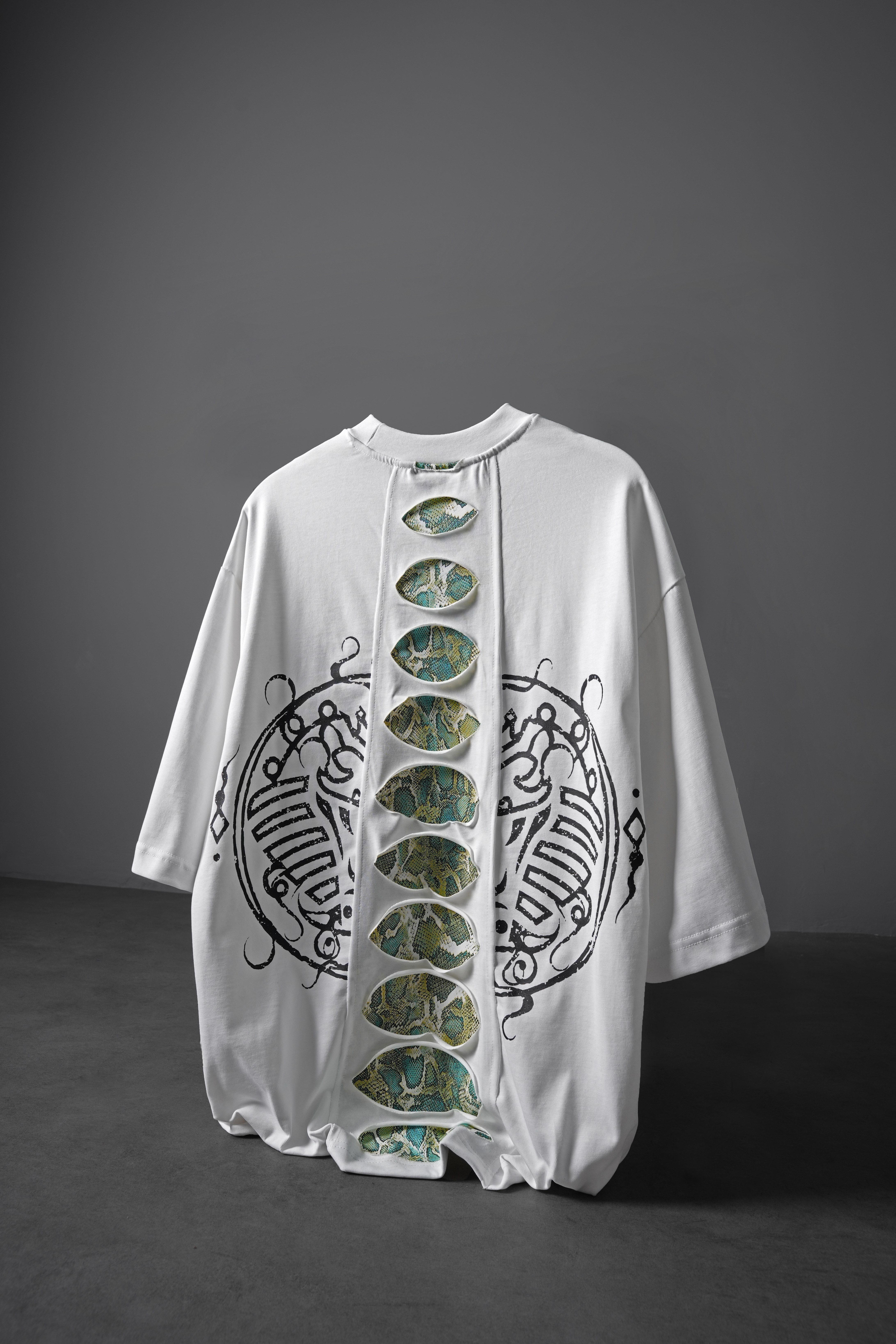 Erkek Beyaz Spine Efektli Baskılı Oversize Tshirt
