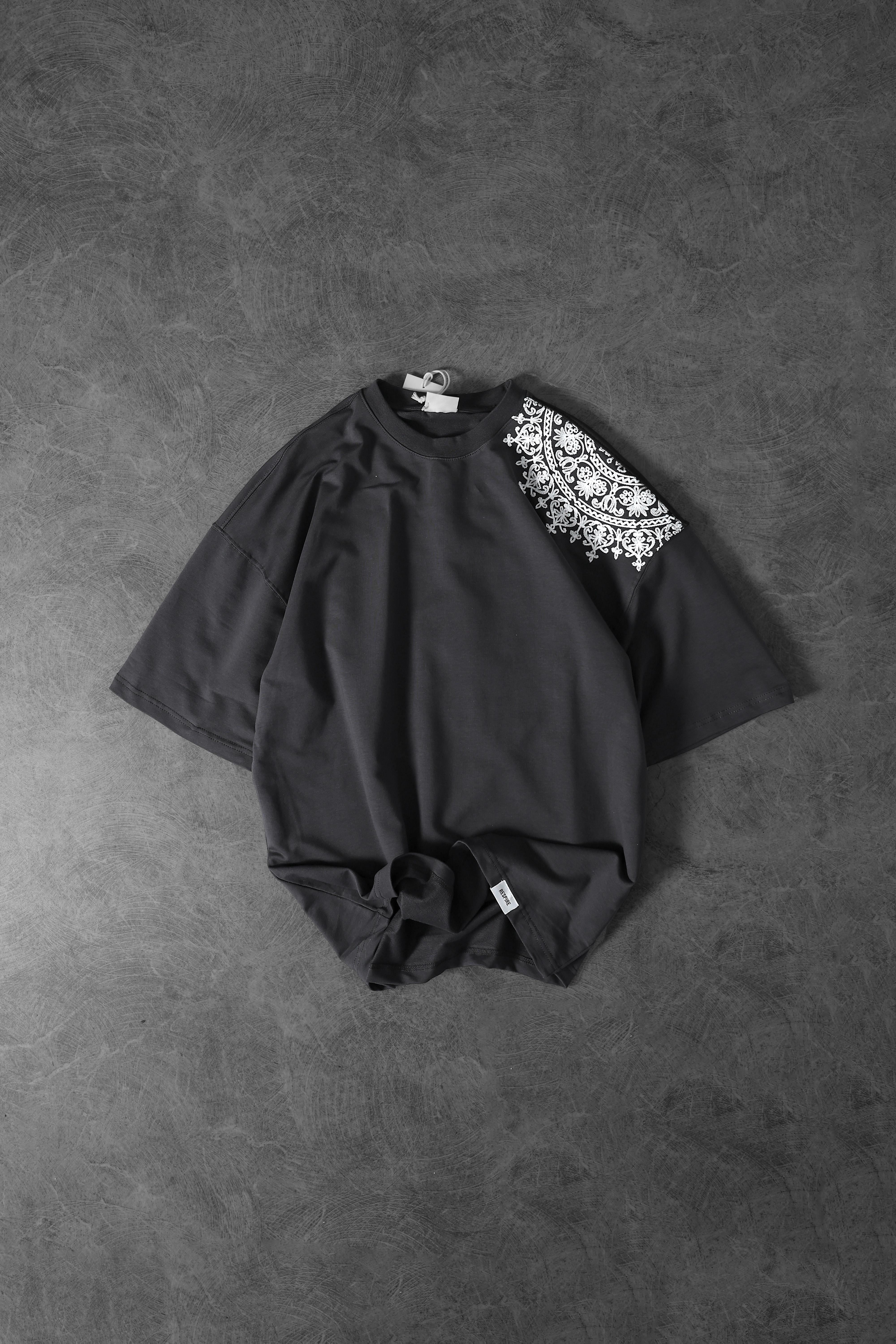 Erkek Füme Omuz ve Sırt Nakışlı Oversize Tshirt