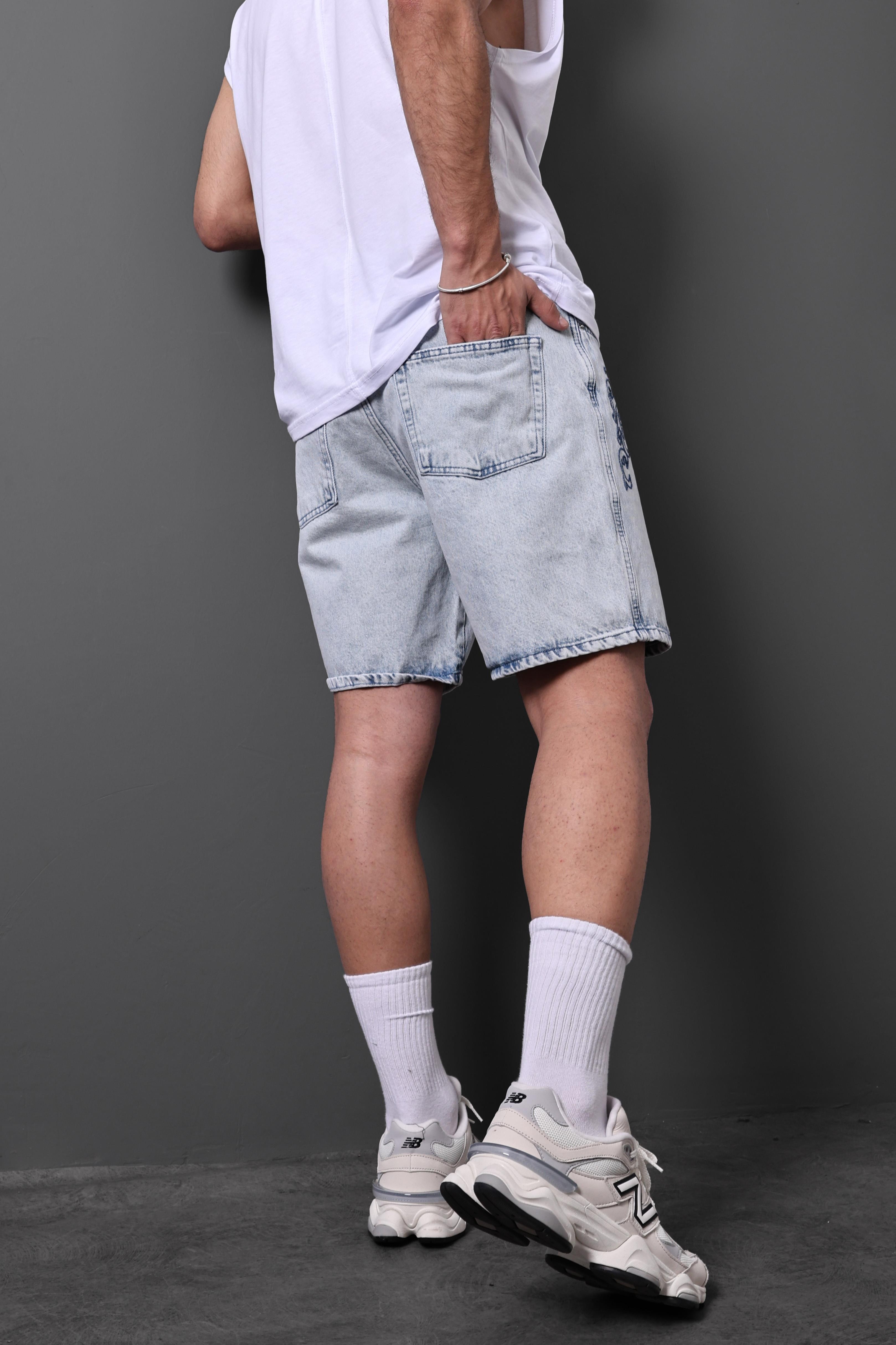 Erkek Kardesen Nakış Detay Diz Üstü Denim Şort