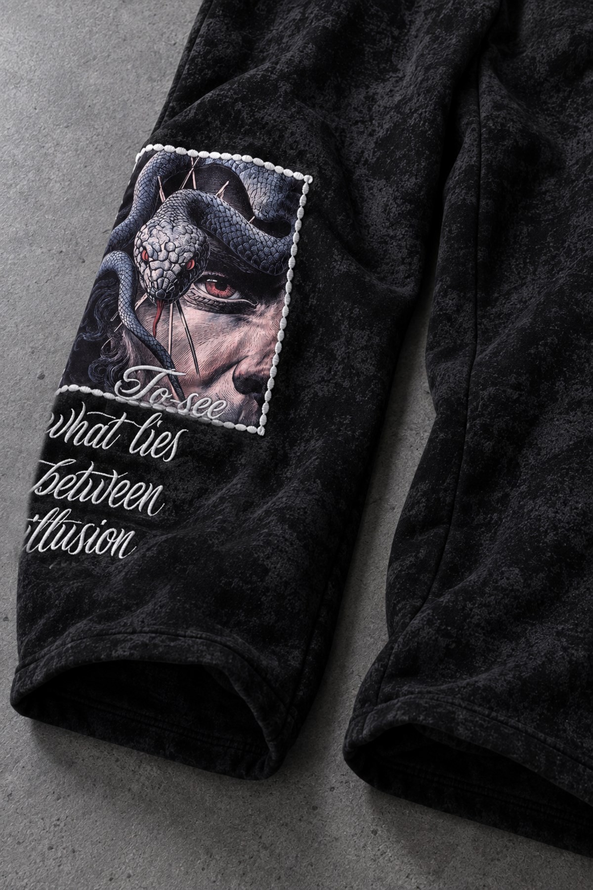 Erkek Siyah İllusion Nakışlı Patchli Yıkamalı Baggy Eşofman