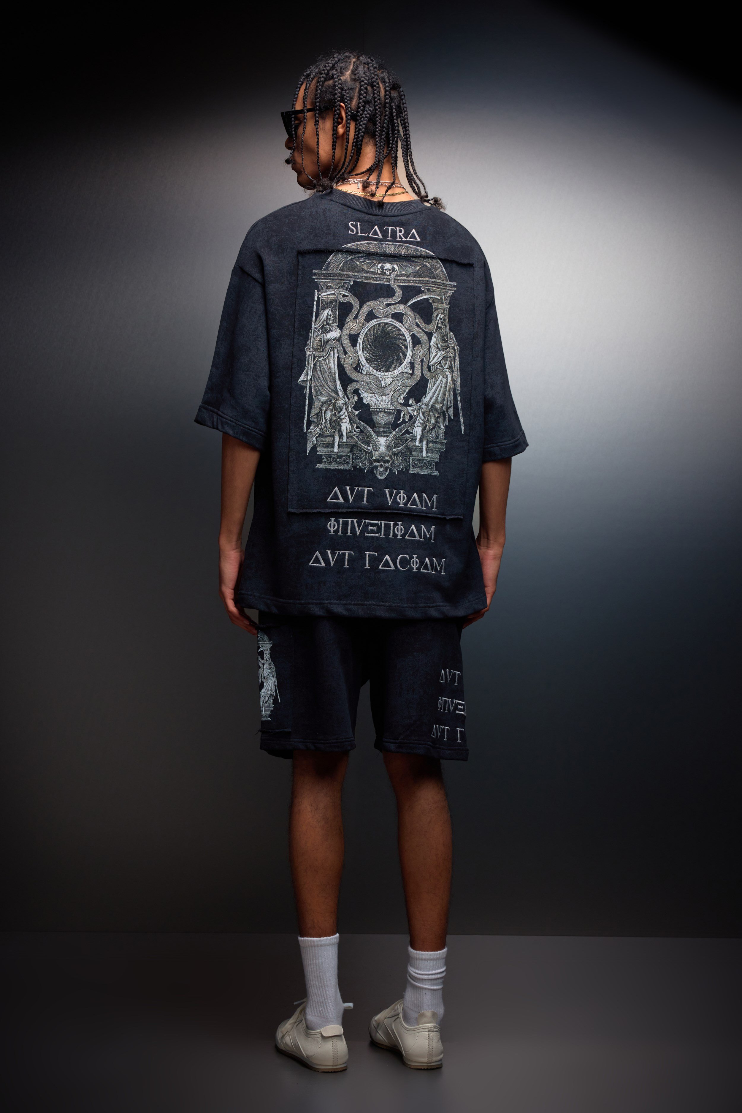 Erkek Siyah İnveniam Patchli Oversize Yıkama Efektli Tshirt