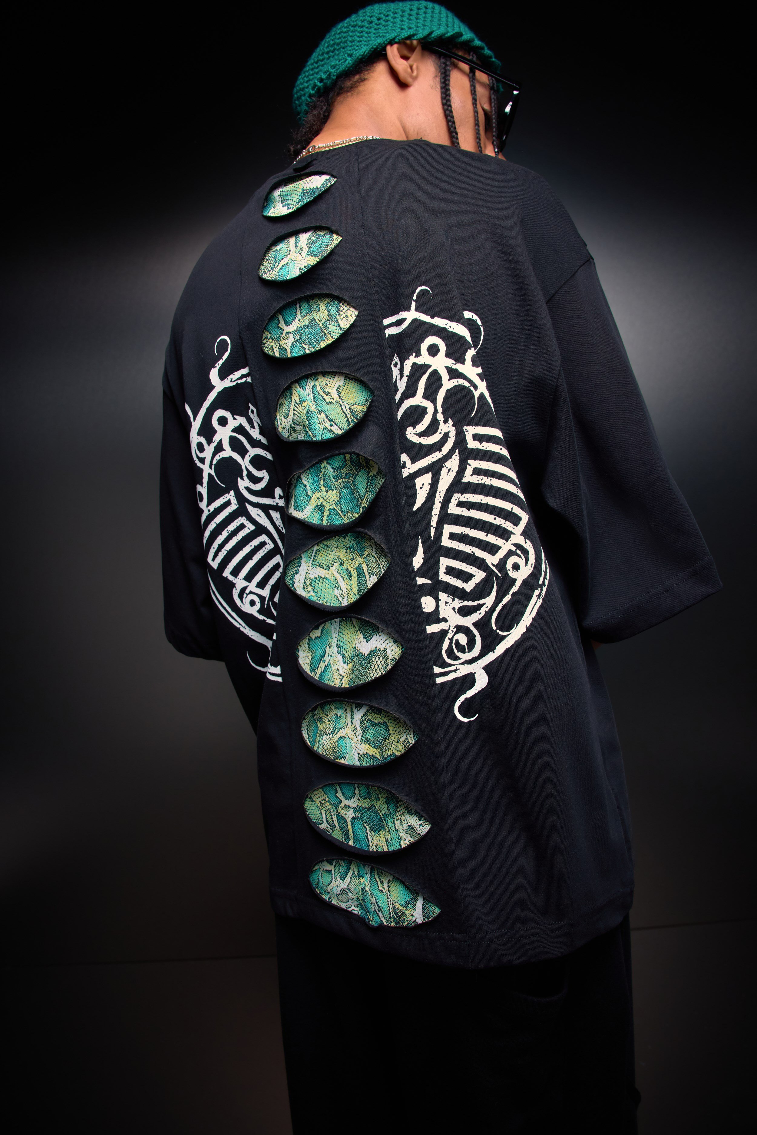 Erkek Siyah Spine Efektli Baskılı Oversize Tshirt
