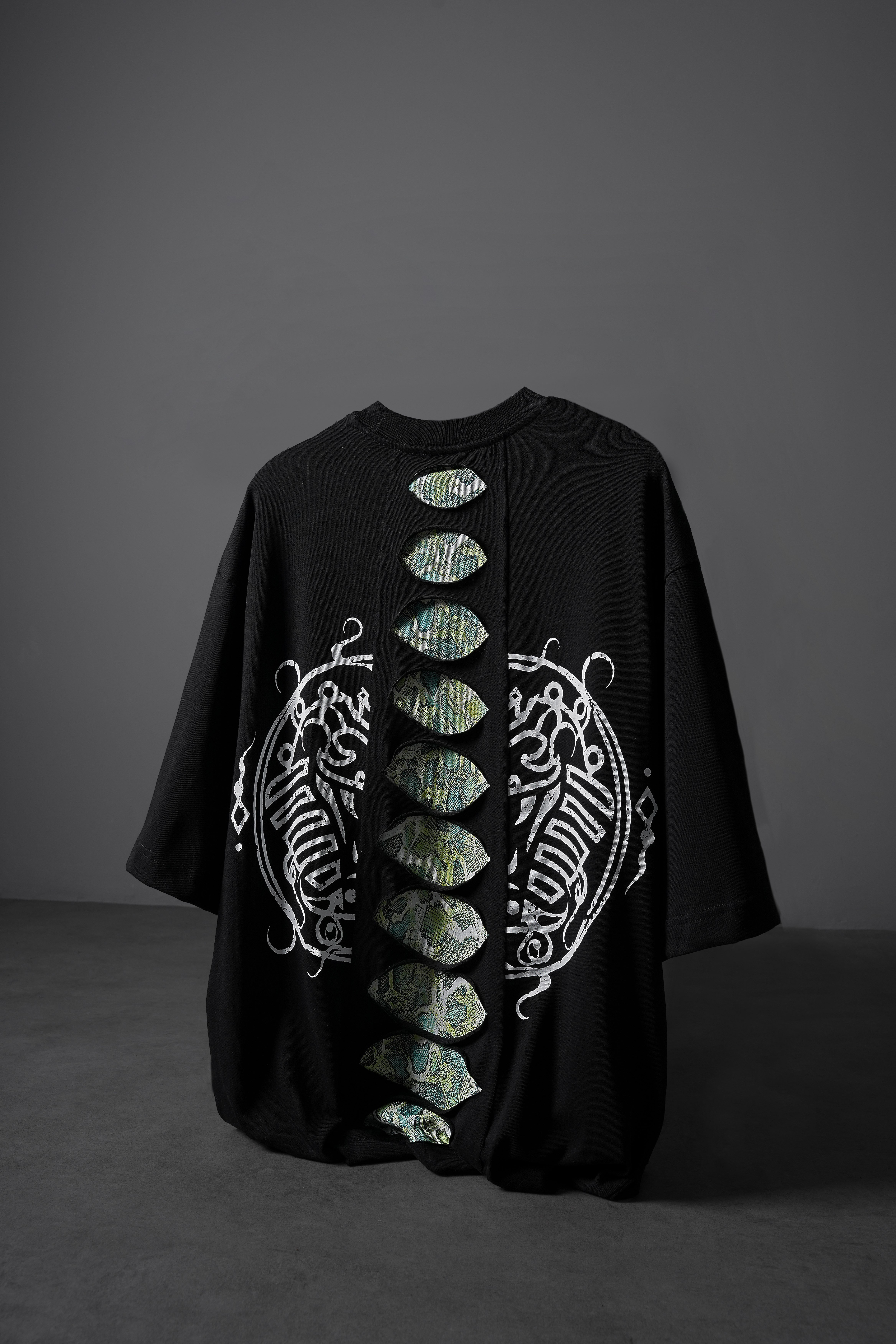Erkek Siyah Spine Efektli Baskılı Oversize Tshirt