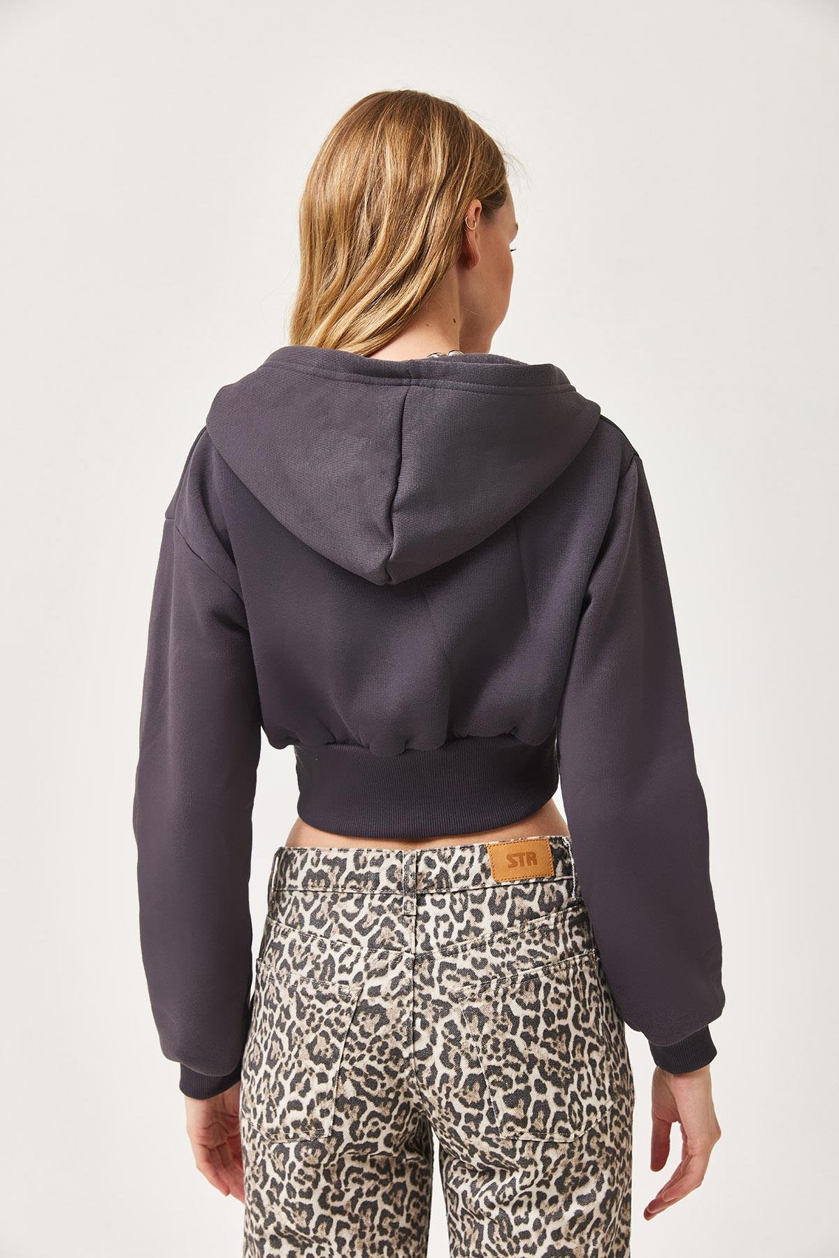 Bel Detaylı Fermuarlı Crop Sweatshirt Füme
