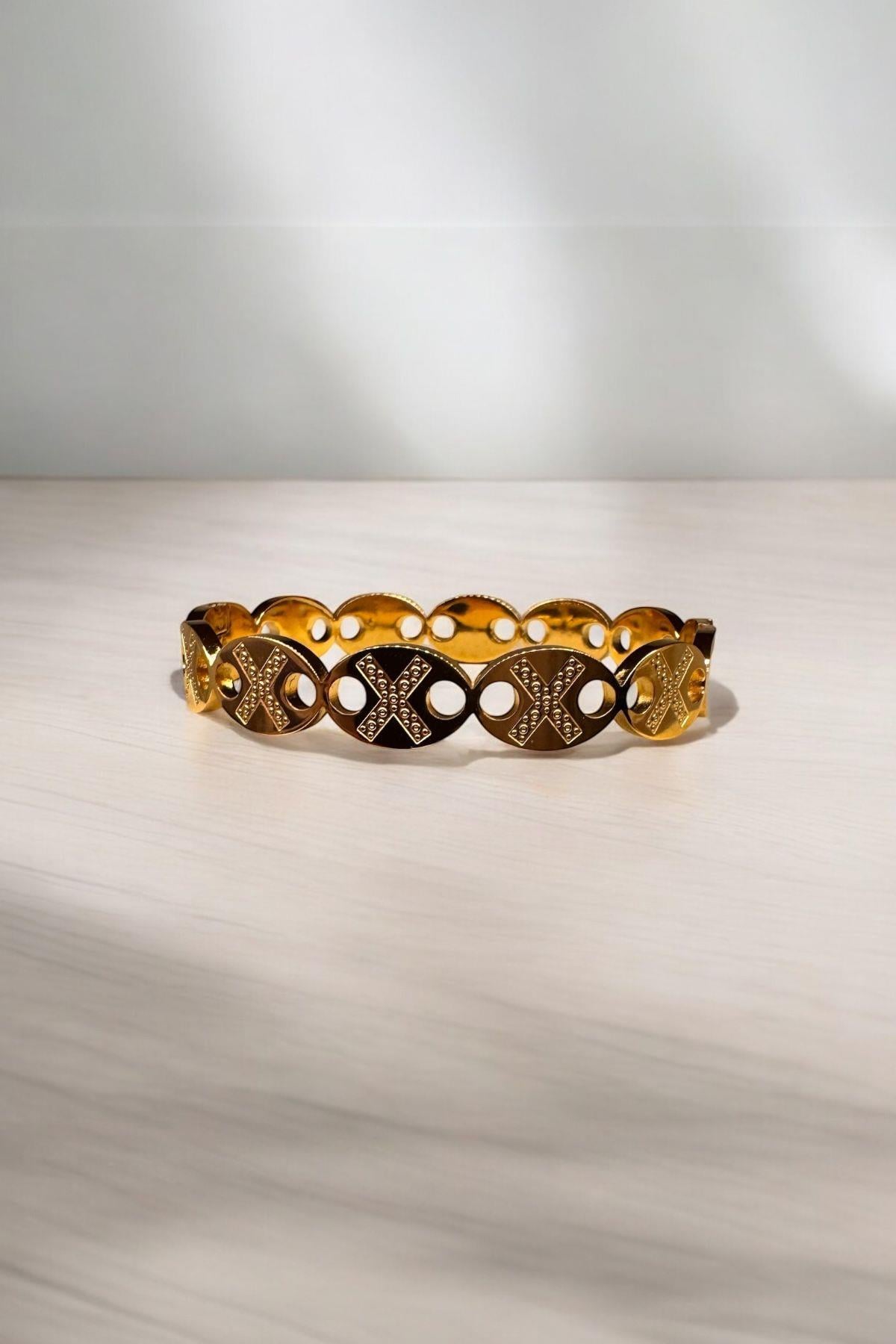 Oval İşlemeli Çelik Bileklik Gold