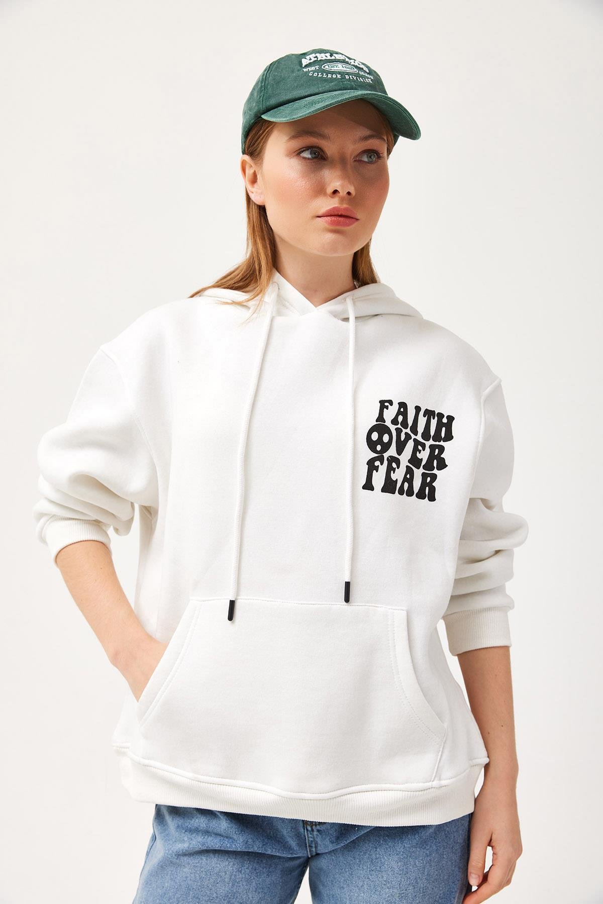 Oversize Kapüşonlu Kanguru Cepli Sweatshirt Beyaz