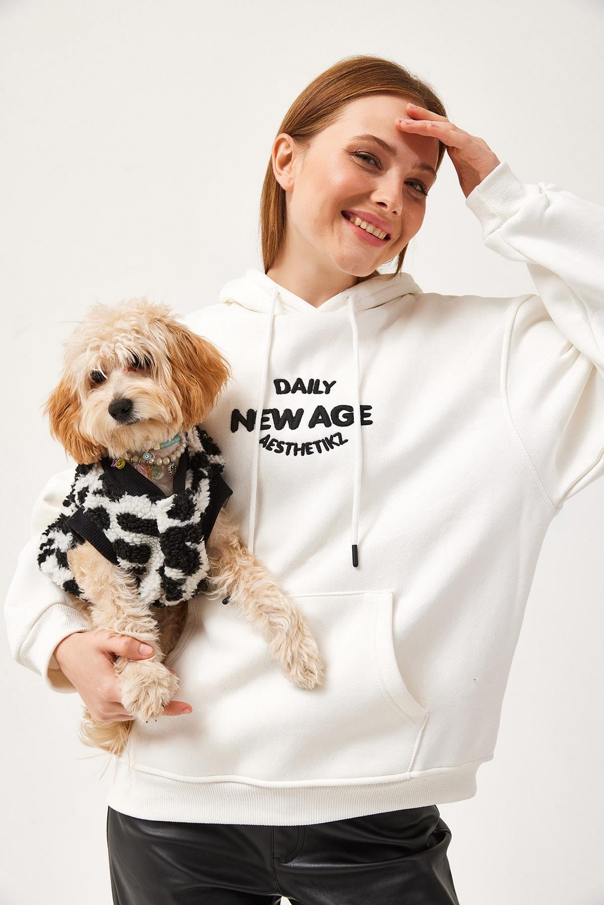 Oversize Kapüşonlu Kanguru Cepli Sweatshirt Beyaz
