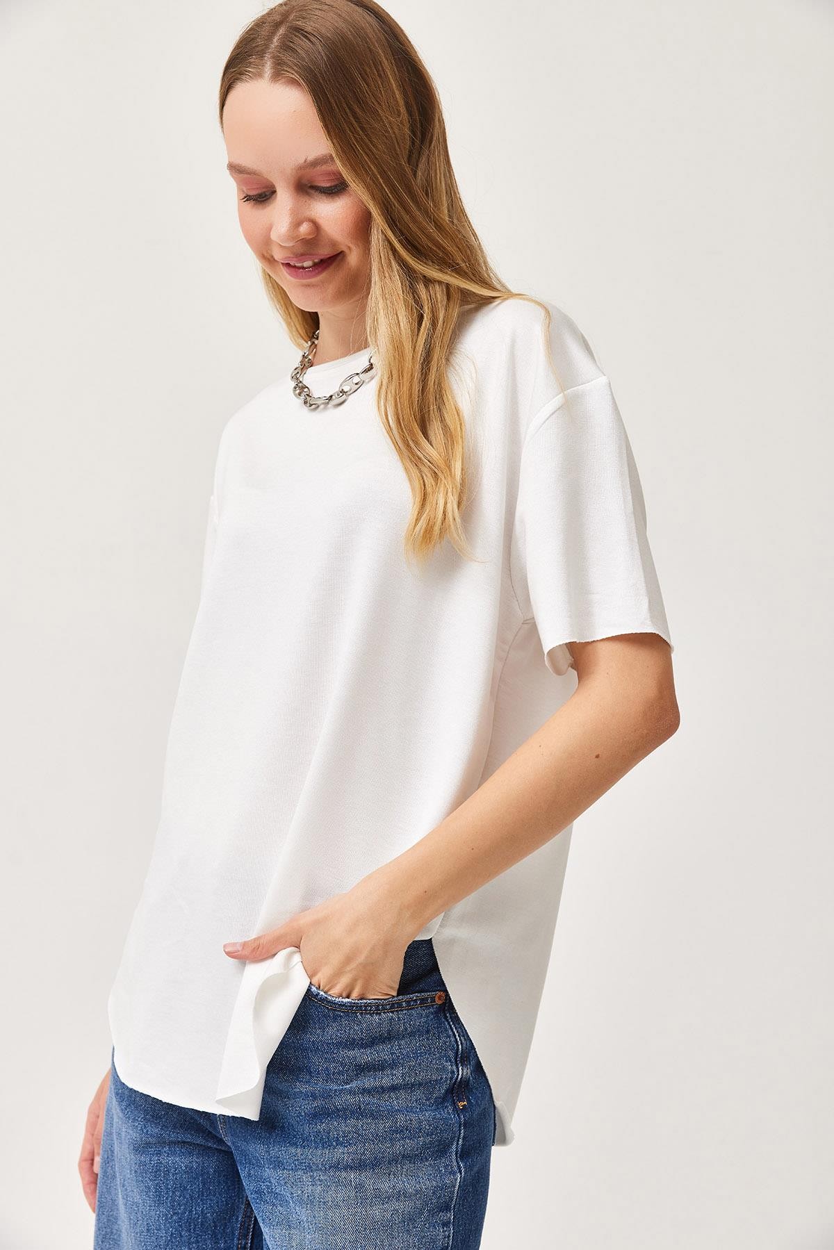 Oysh Yumuşak Dokulu Eteği Oval Modal Tshirt Beyaz