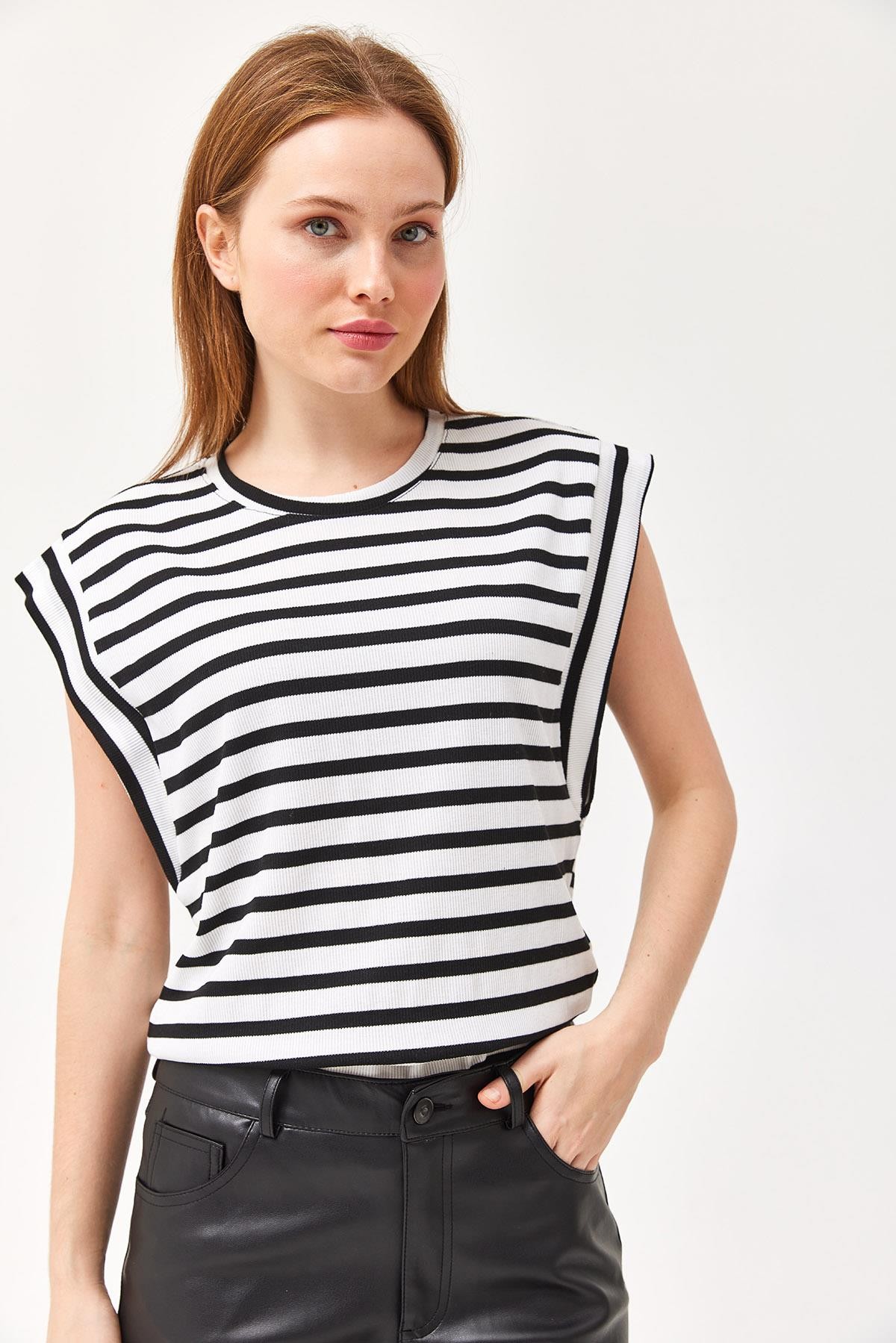 Sıfır Kol Çizgi Desenli T-Shirt Beyaz