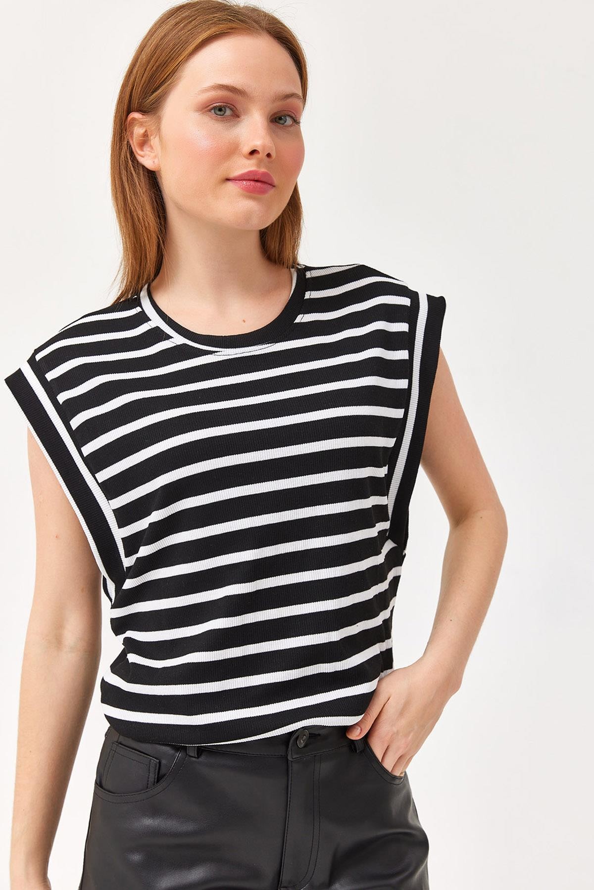 Sıfır Kol Çizgi Desenli T-Shirt Siyah
