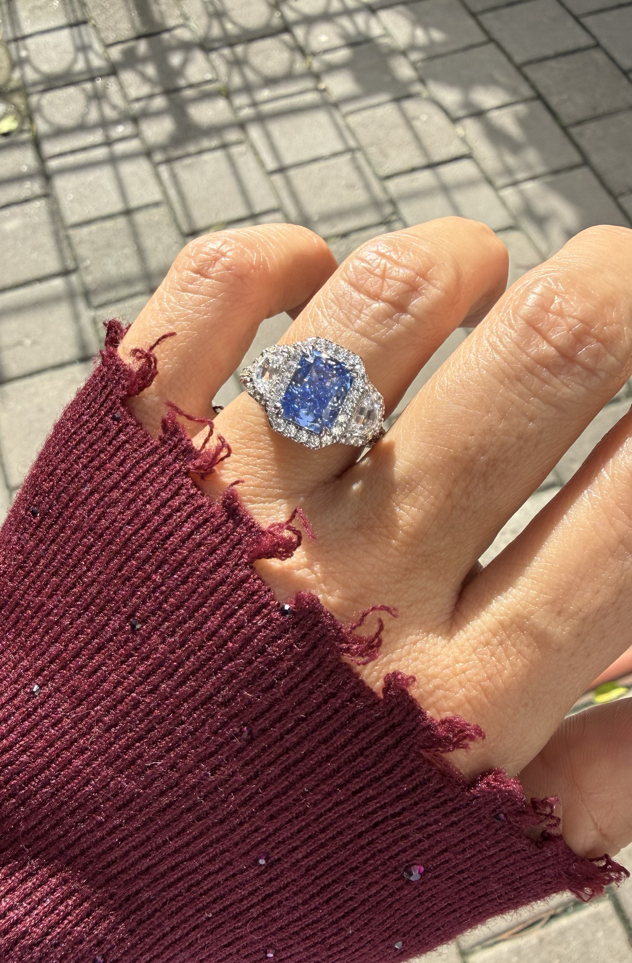 SAPPHIRE EYE