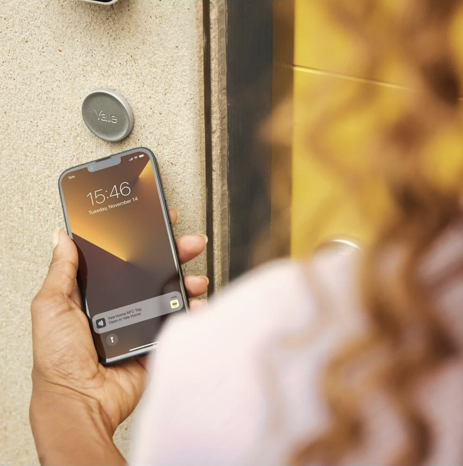 Yale Linus® L2 Akıllı Kapı Kilidi – Gümüş | Entegre Wi-Fi, Anahtarsız Erişim, Uzaktan Kontrol Elektronik Şifreli Kilitler Yale 05/103210/MB Yale  Yale 05/103210/MB LinusL2 Akılı Kilit Siyah