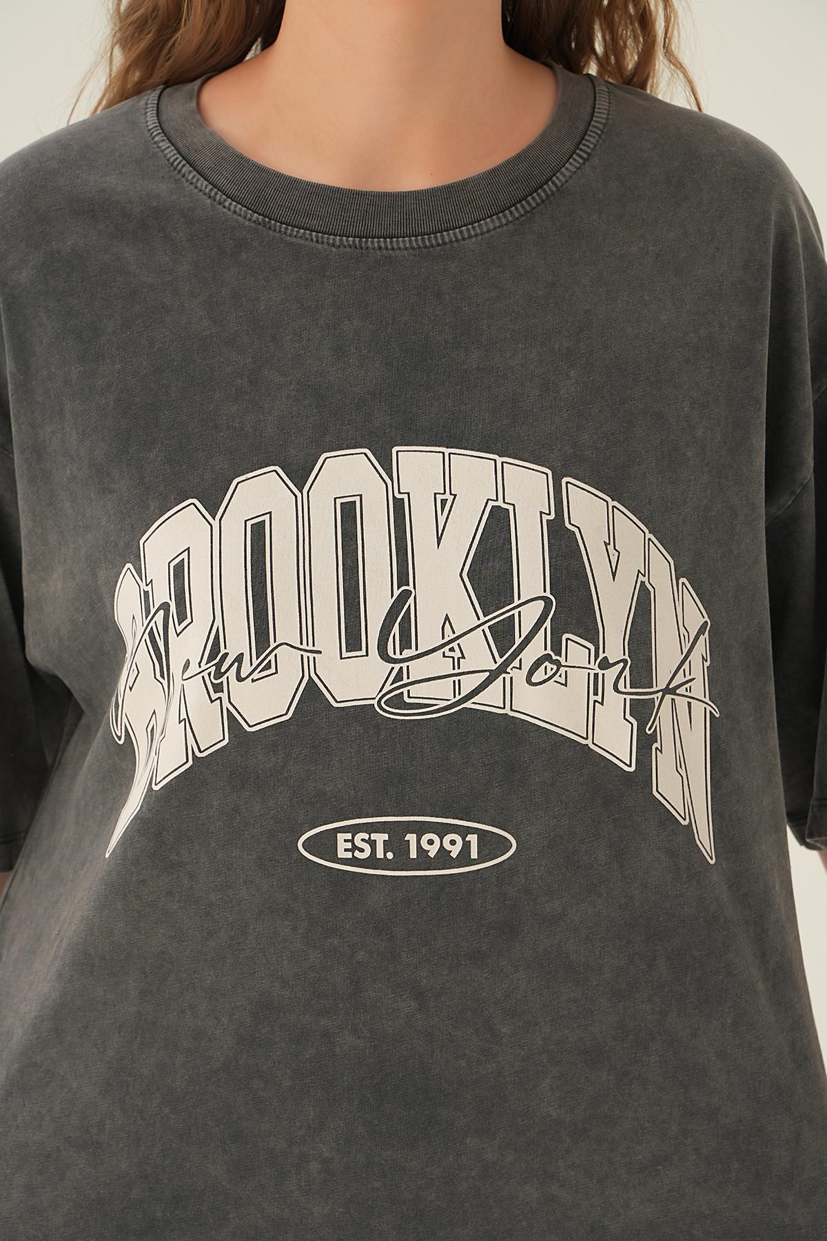 Antrasit Brooklyn Baskı Oversize Tişört 3905