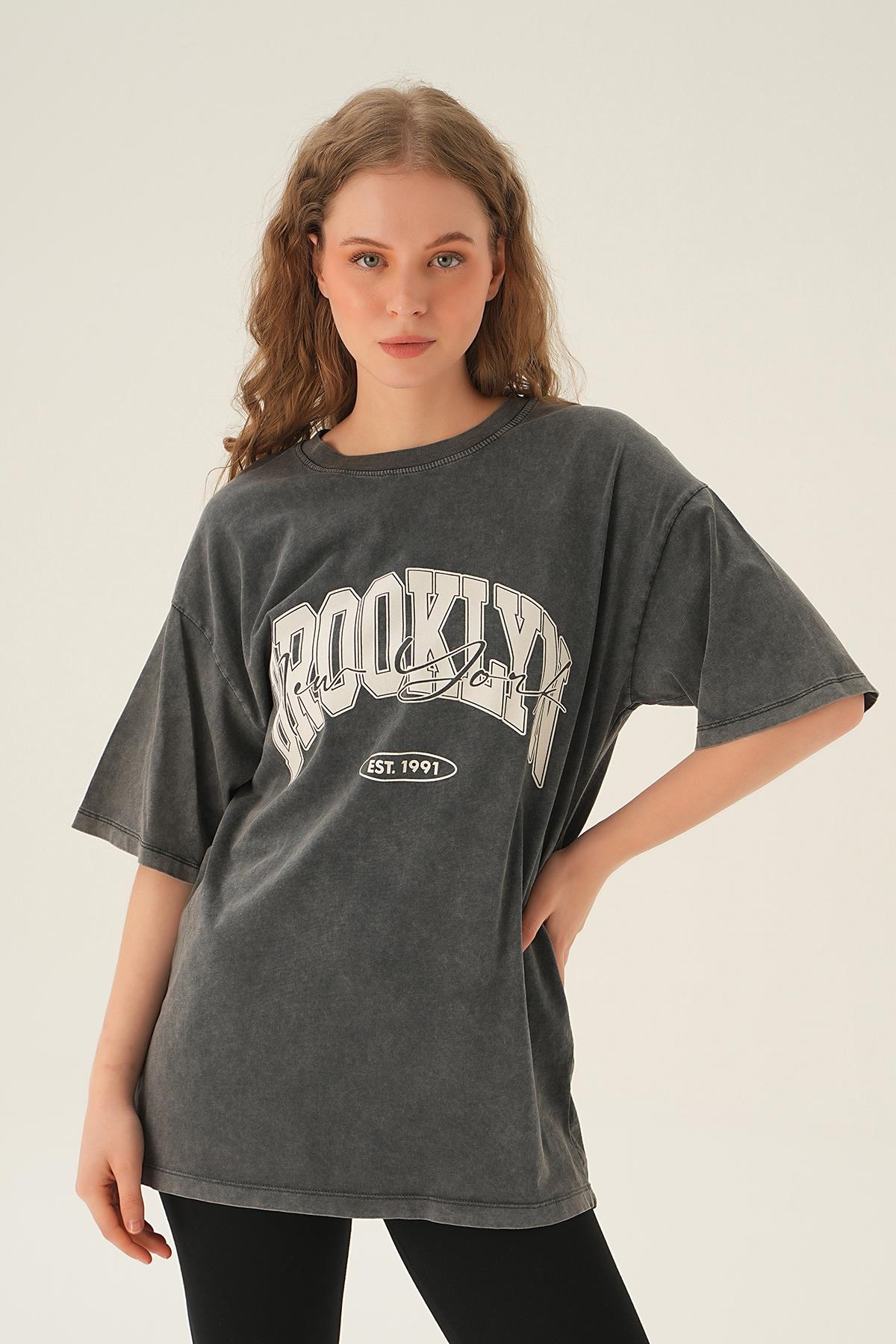 Antrasit Brooklyn Baskı Oversize Tişört 3905