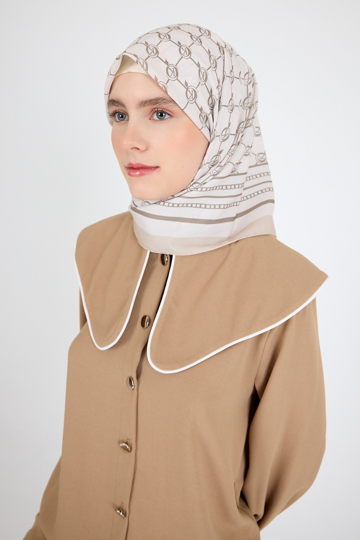 Bej Monogram Desenli Eşarp 3015